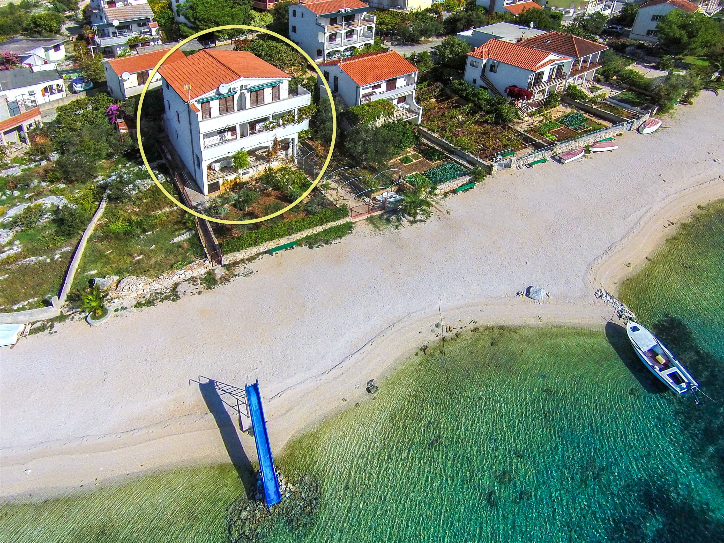 Apartmaji Siniša A1