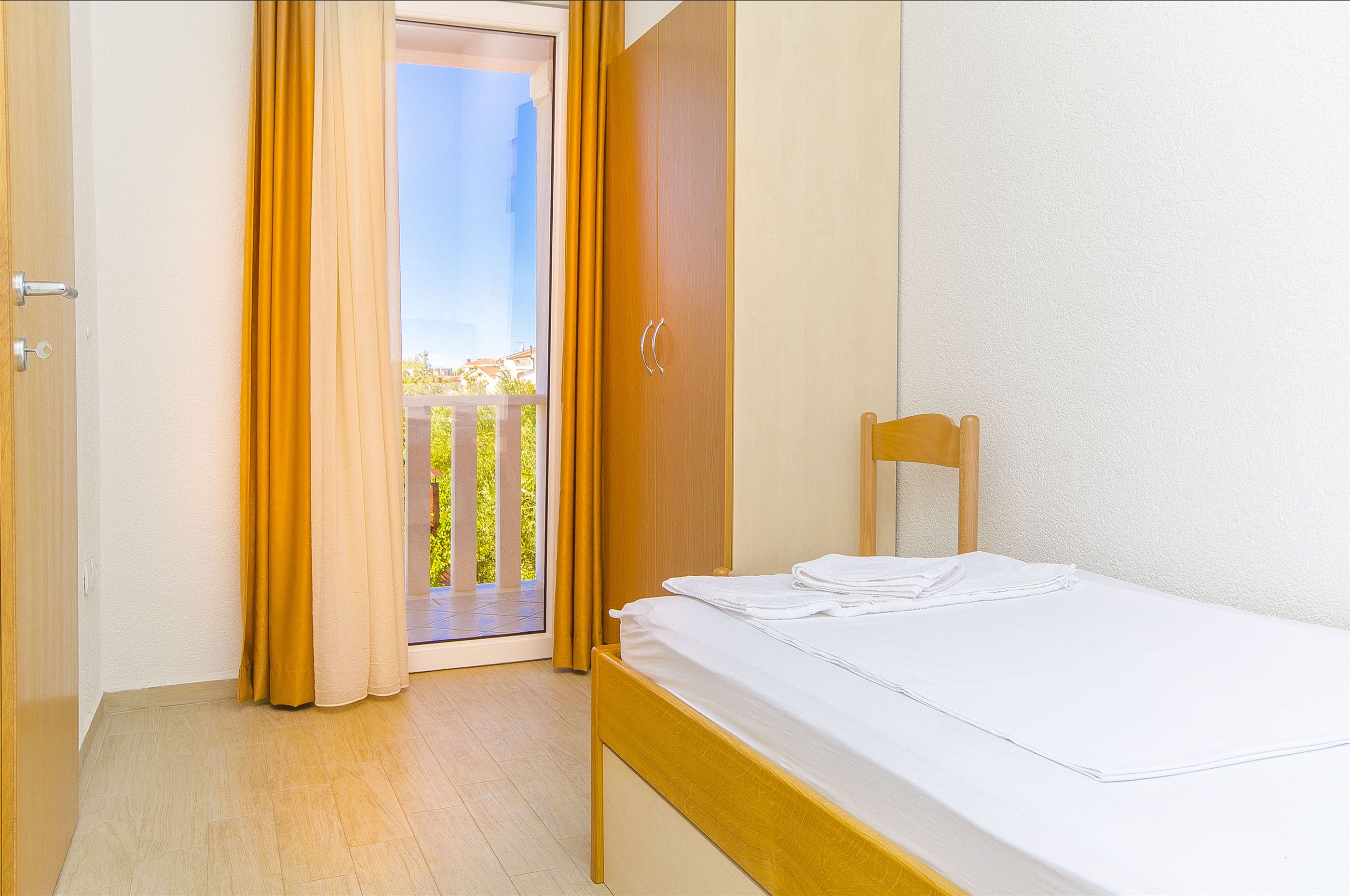 Apartments Tiho i Pave 28231-A7