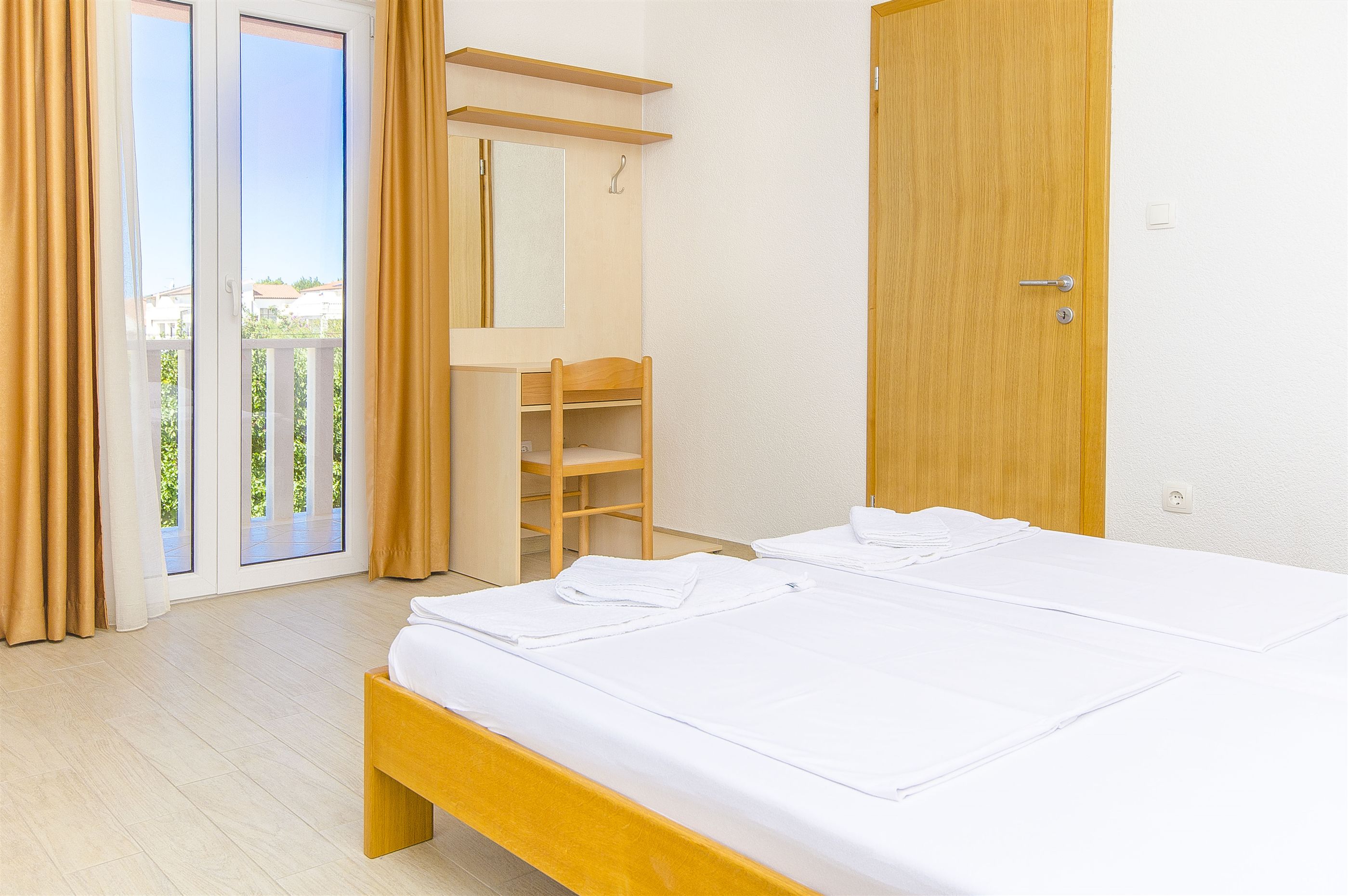 Apartments Tiho i Pave 28231-A7
