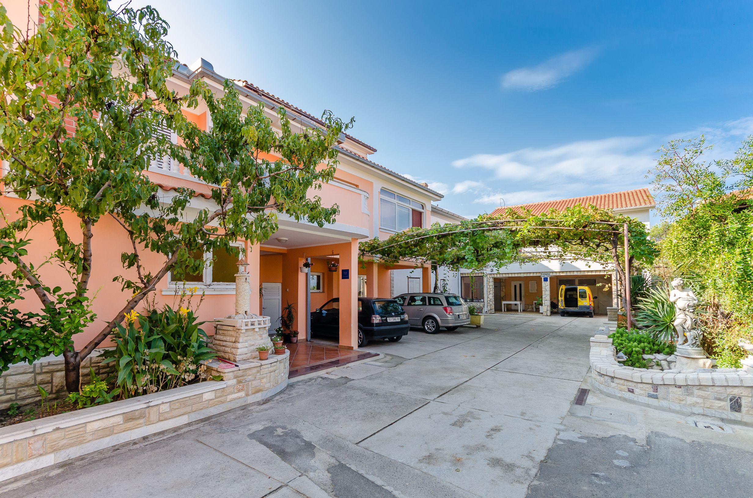 Apartments Darko 68601-A1