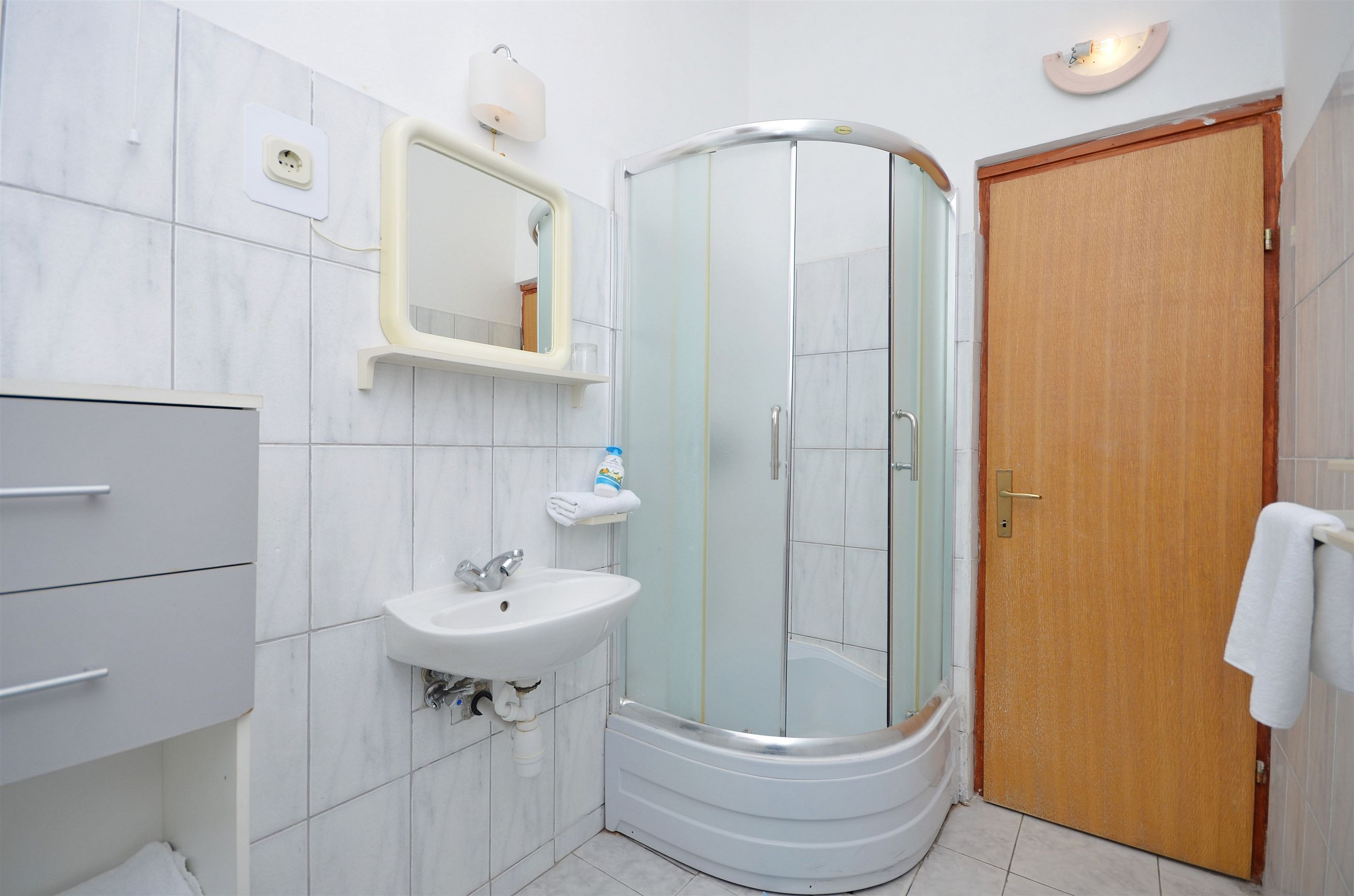 Apartments and Rooms Bepina 28141-A1