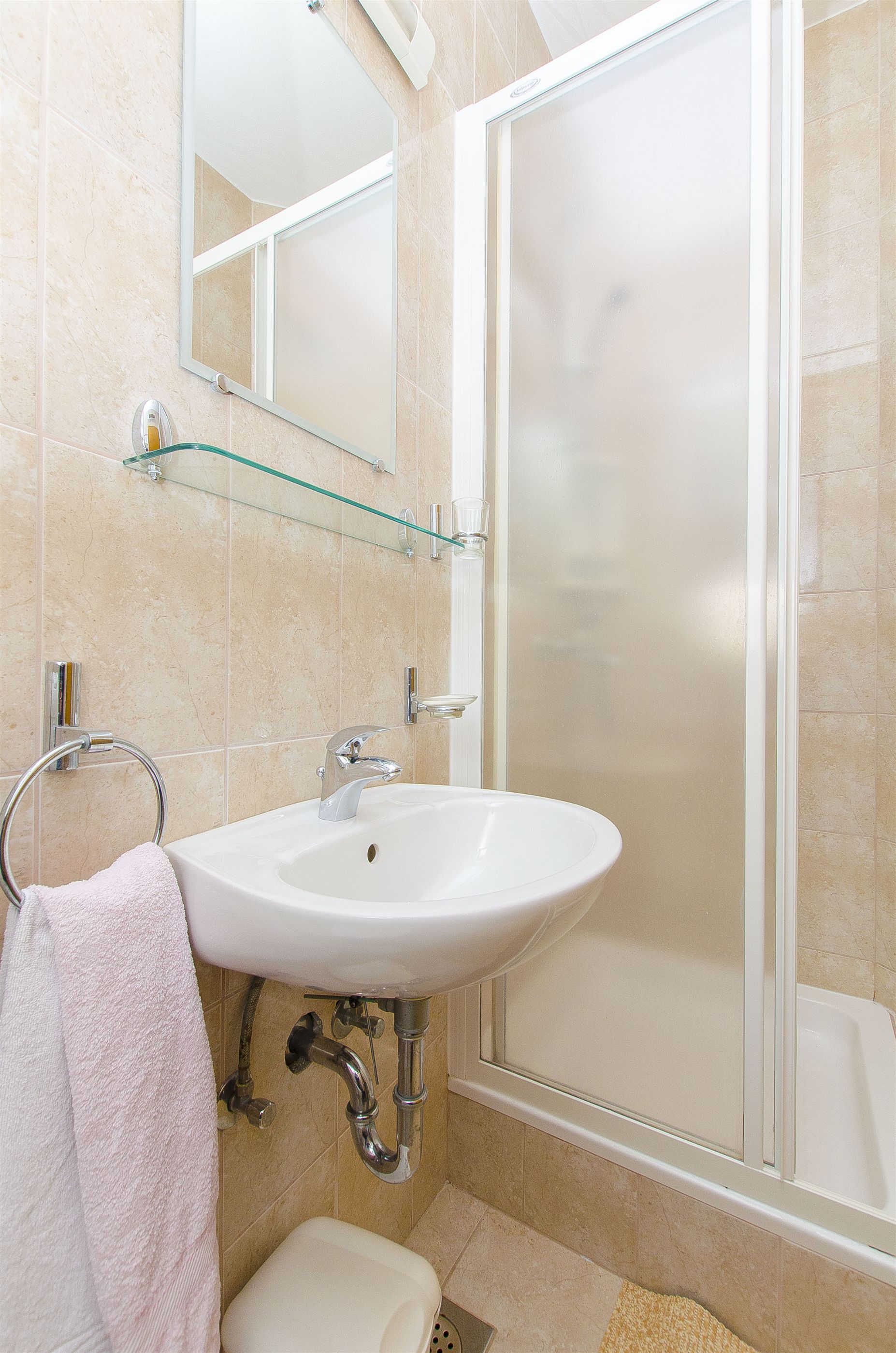 Apartments and Rooms Iva 47621-S5