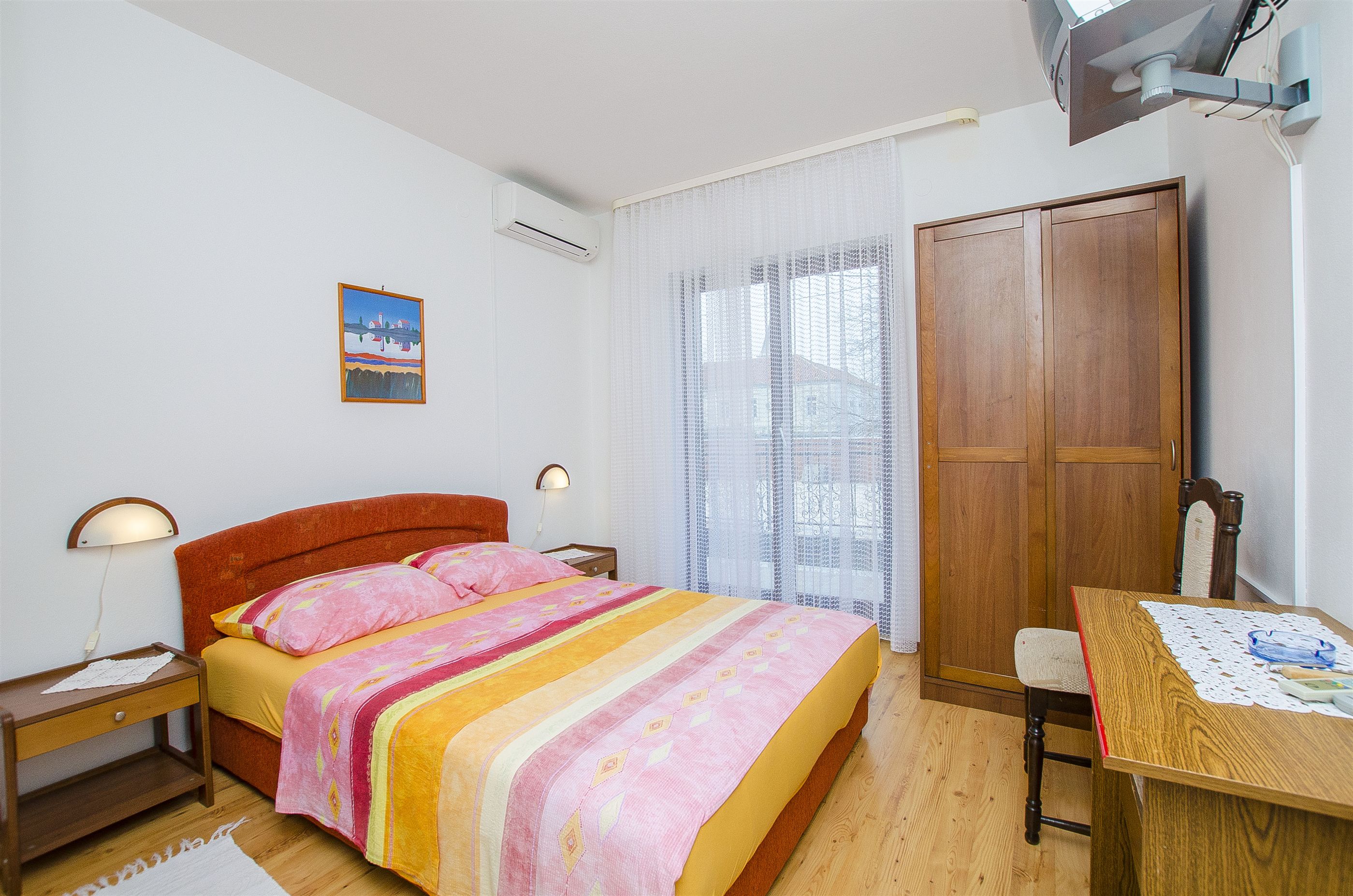 Apartments and Rooms Iva 47621-S6