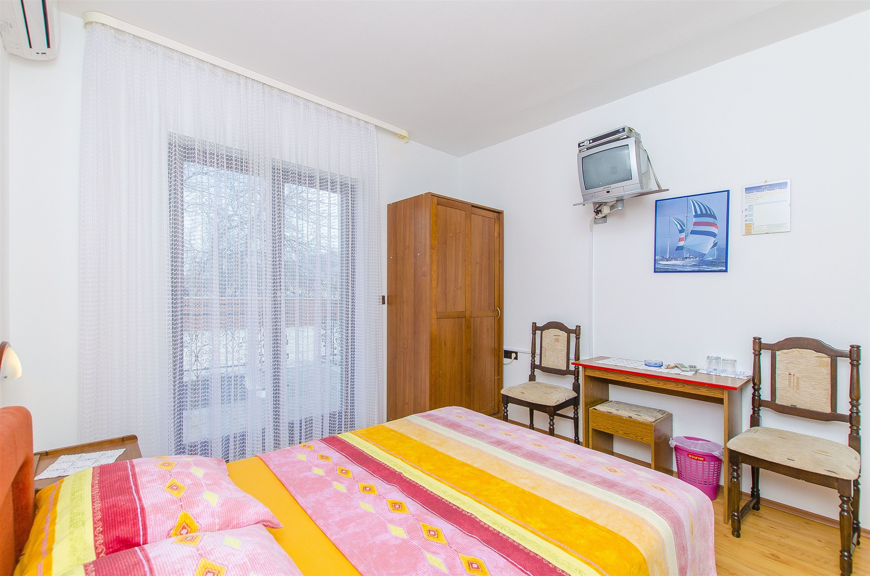 Apartments and Rooms Iva 47621-S6
