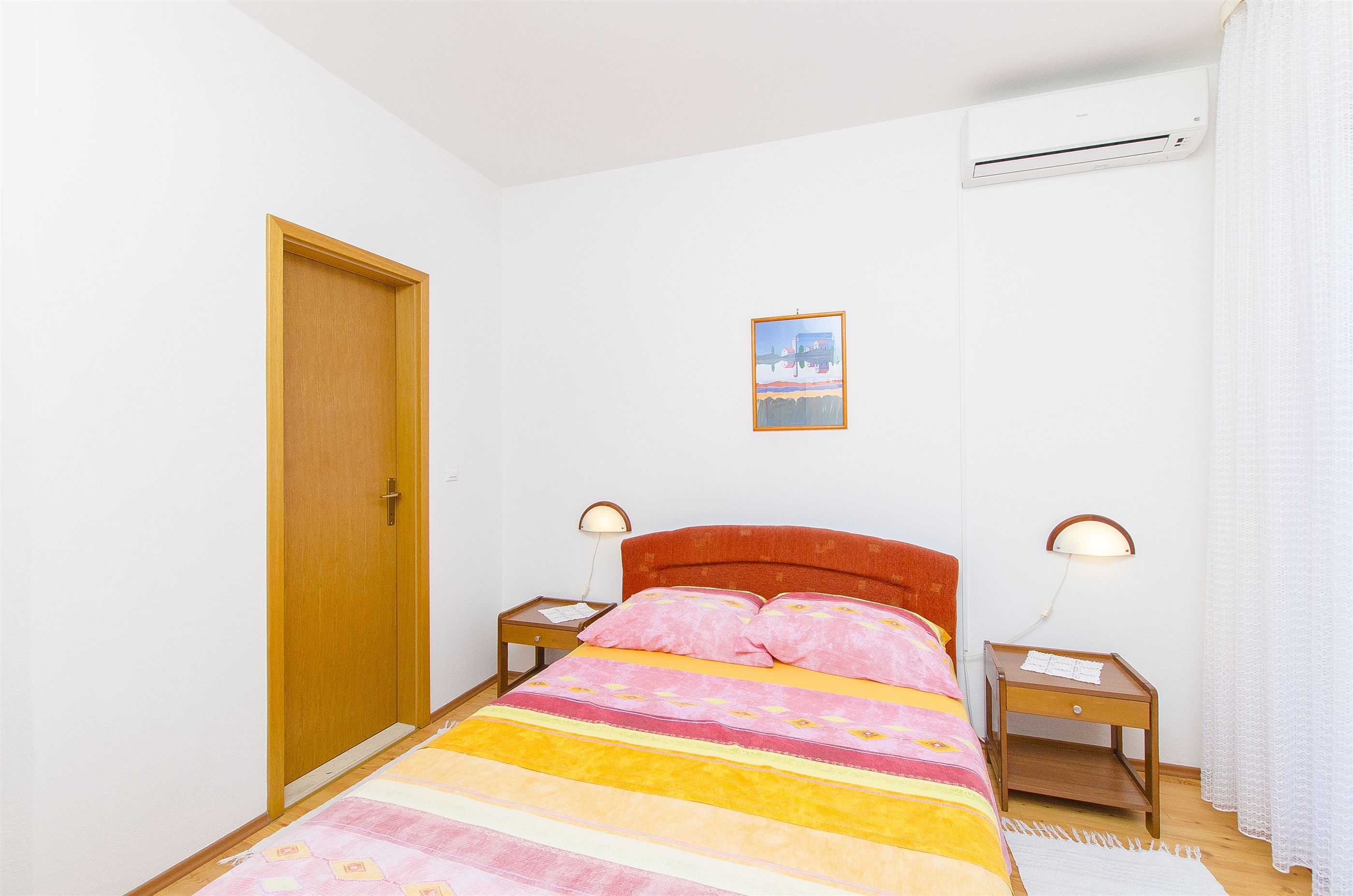 Apartments and Rooms Iva 47621-S6