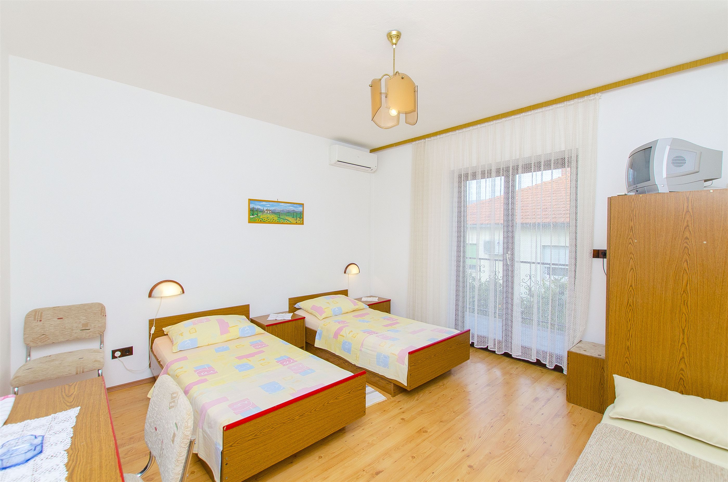 Apartments and Rooms Iva 47621-S7