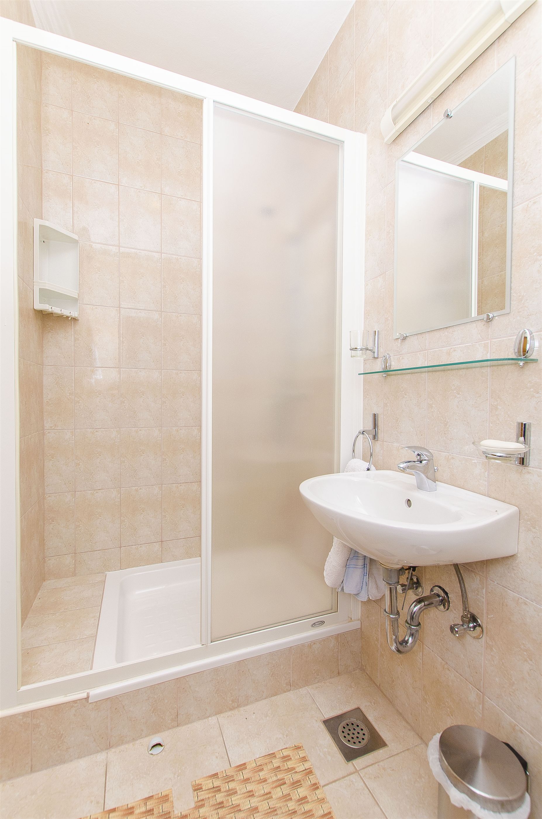 Apartments and Rooms Iva 47621-S7