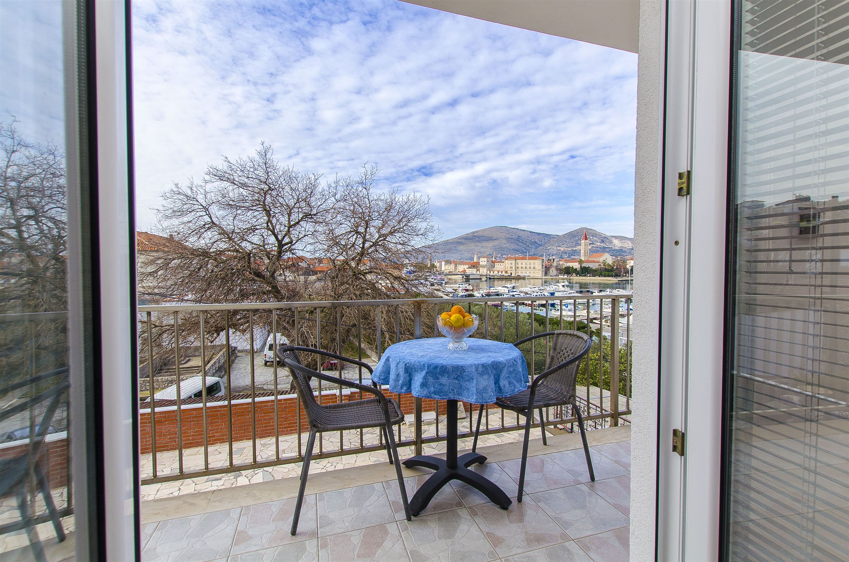 Apartments and Rooms Iva 47621-S10