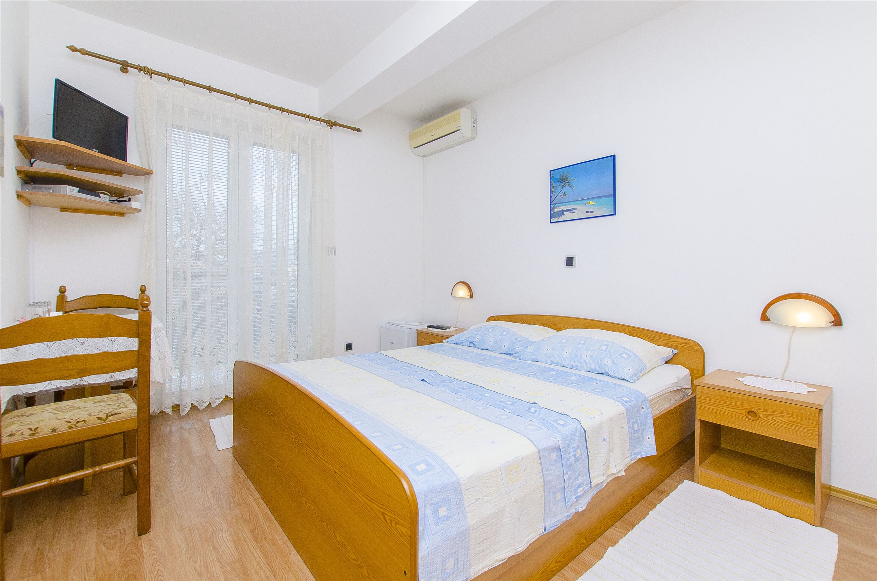 Apartments and Rooms Iva 47621-S10