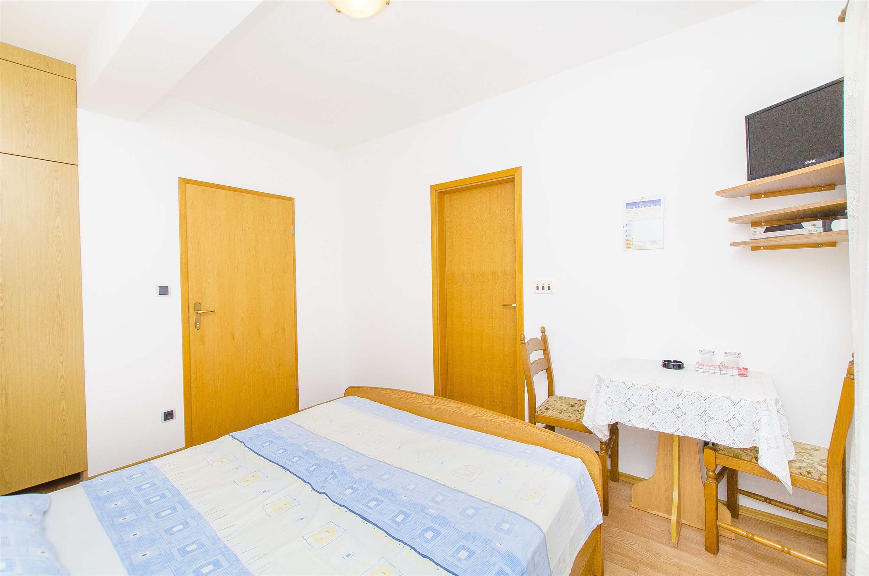 Apartments and Rooms Iva 47621-S10