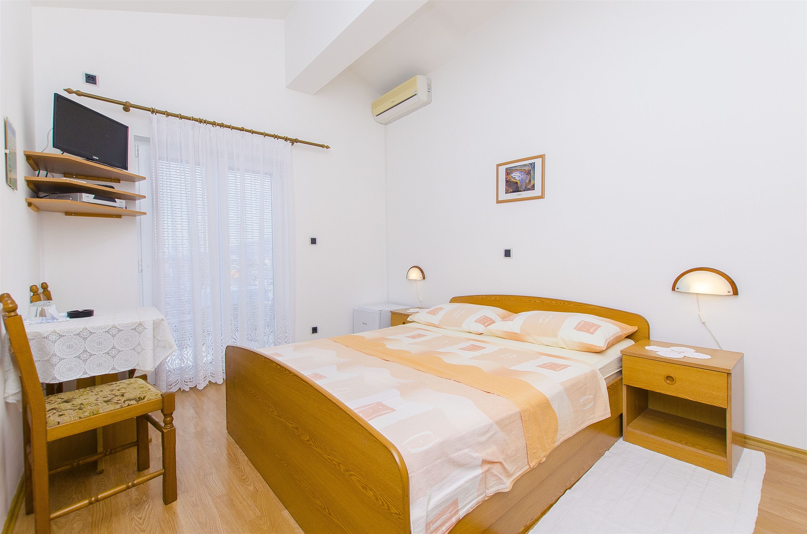 Apartments and Rooms Iva 47621-S13