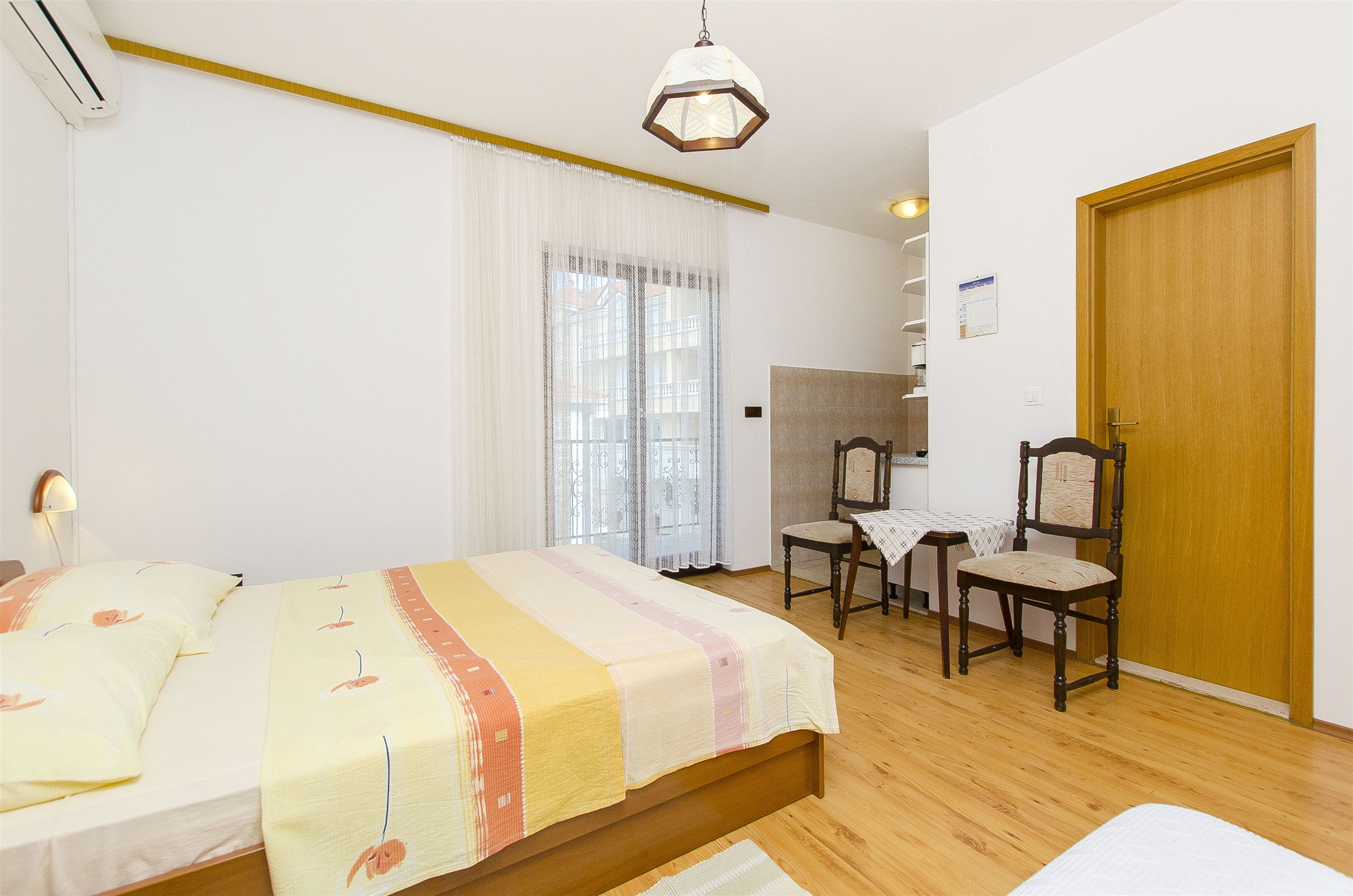 Apartments and Rooms Iva 47621-A8