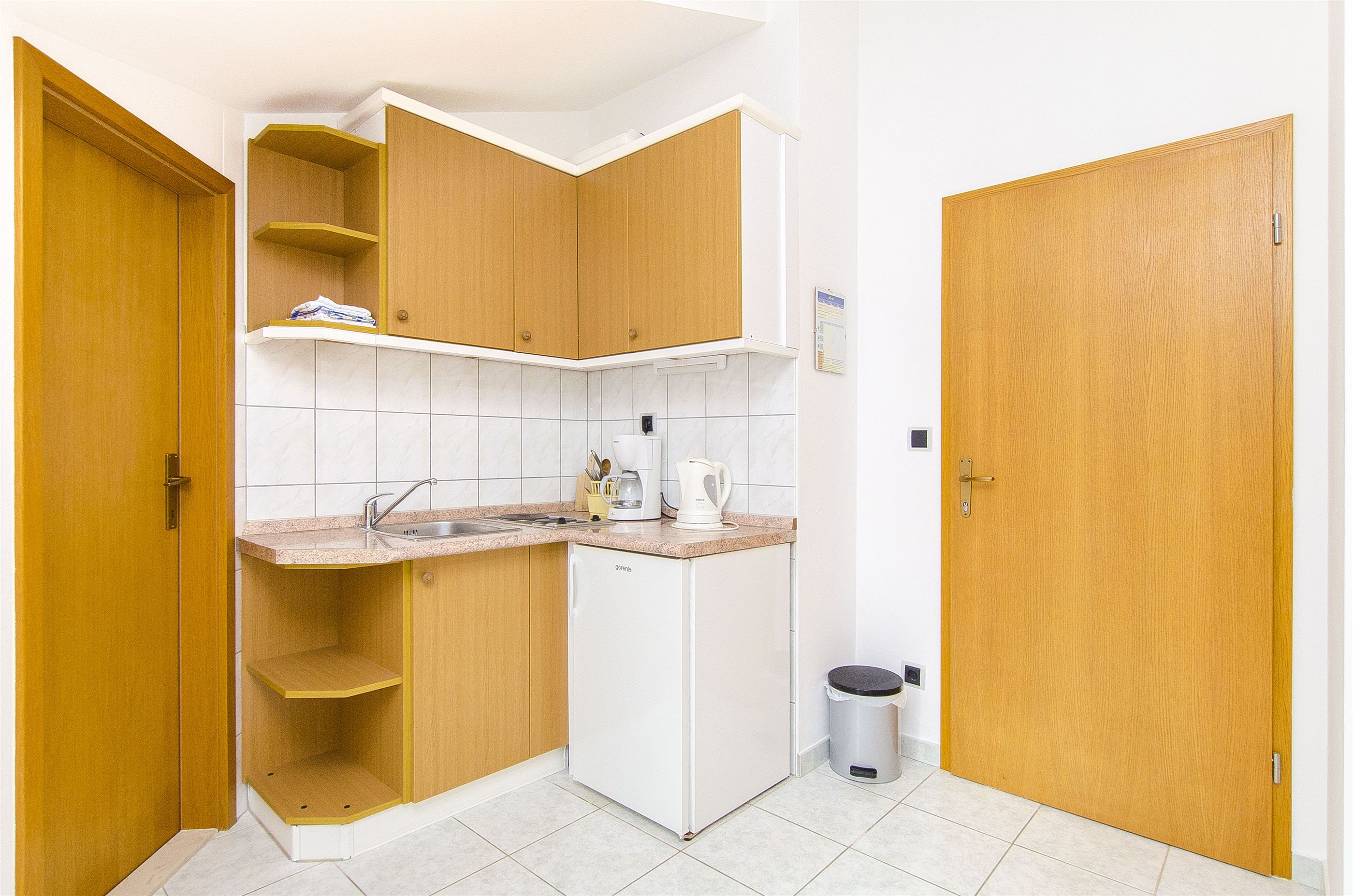 Apartments and Rooms Iva 47621-A12