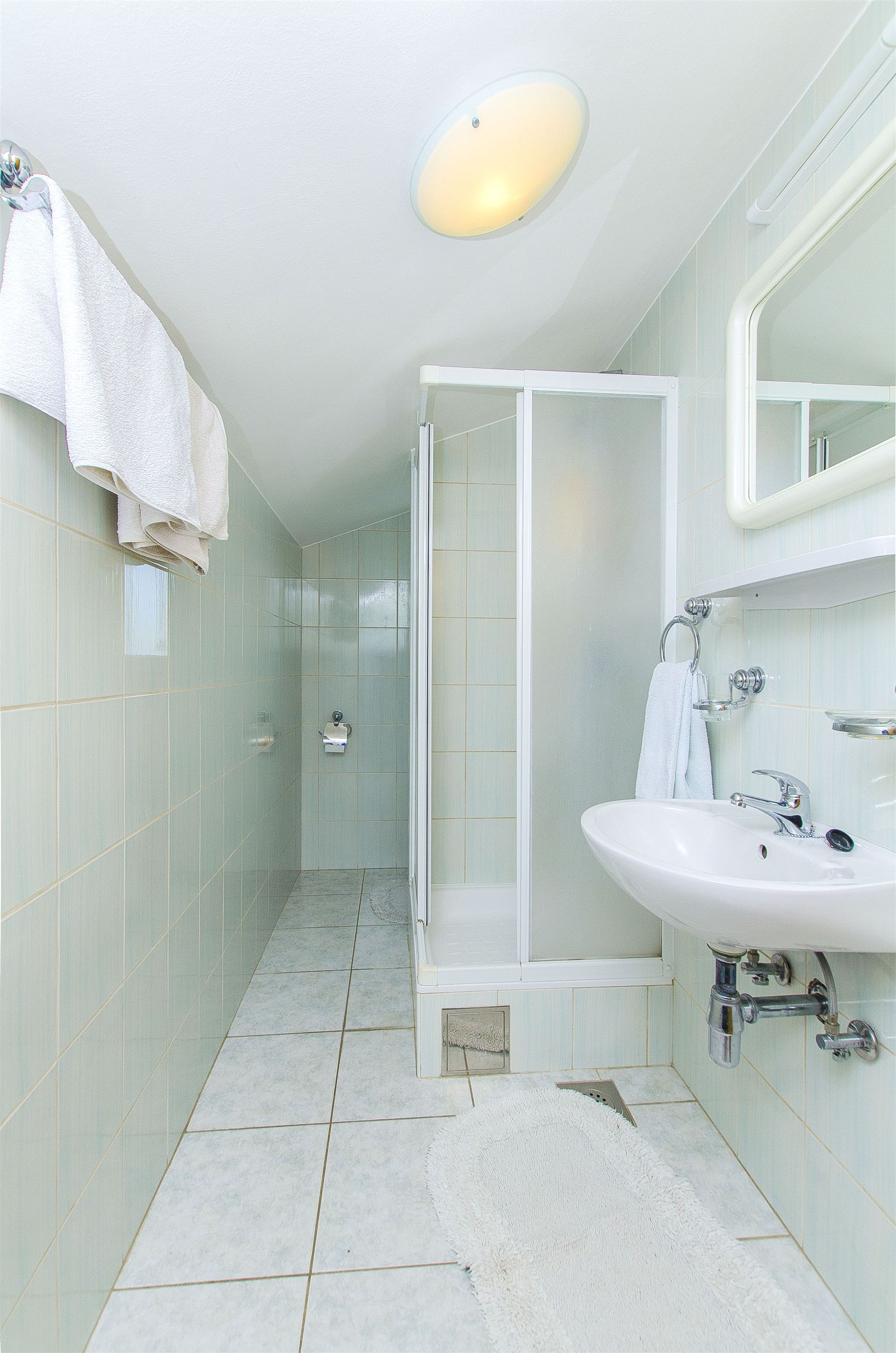 Apartments and Rooms Iva 47621-A12