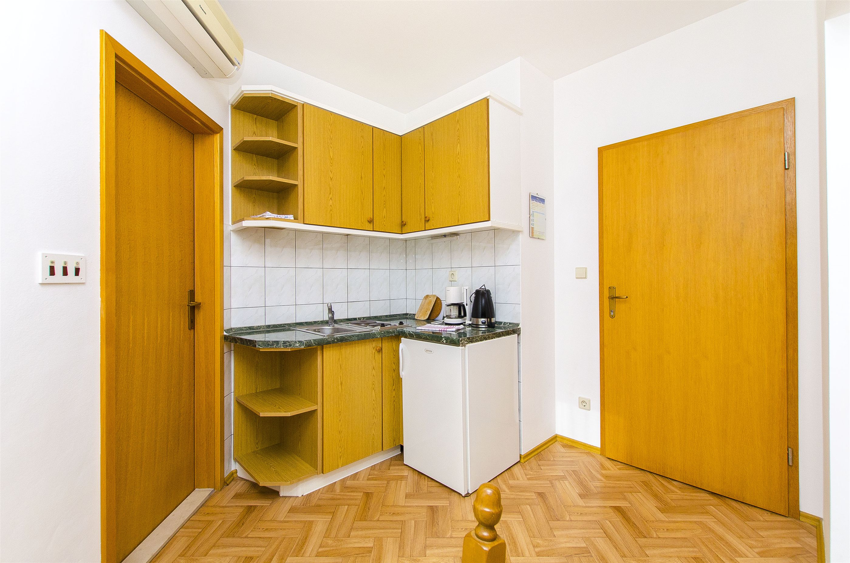Apartments and Rooms Iva 47621-A9