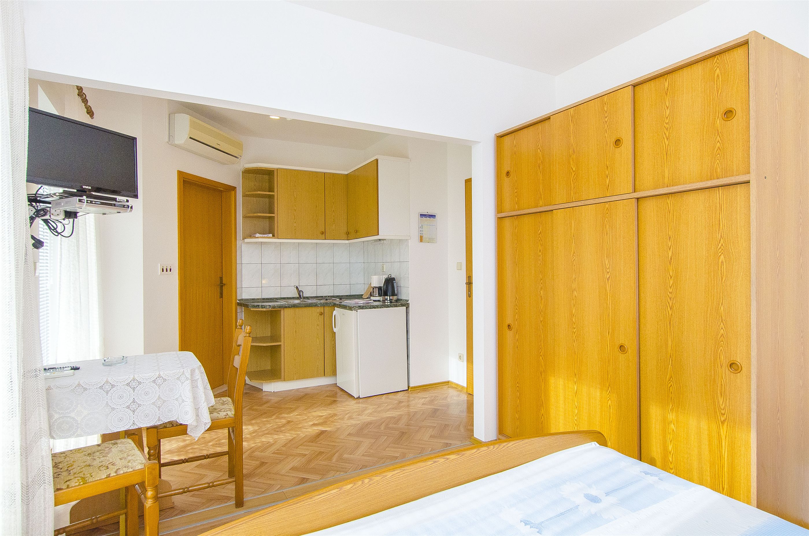 Apartments and Rooms Iva 47621-A9