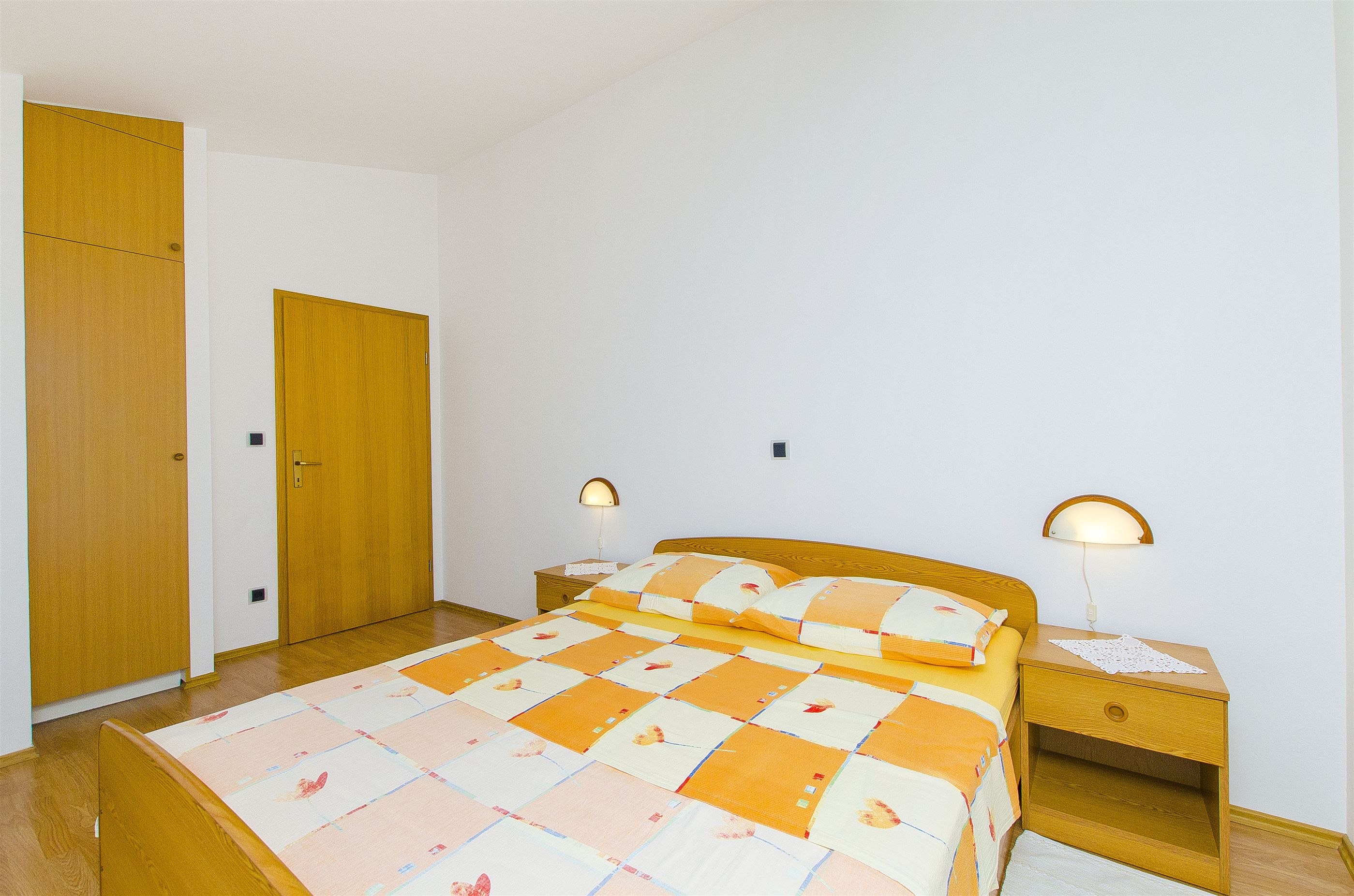 Apartments and Rooms Iva 47621-A14