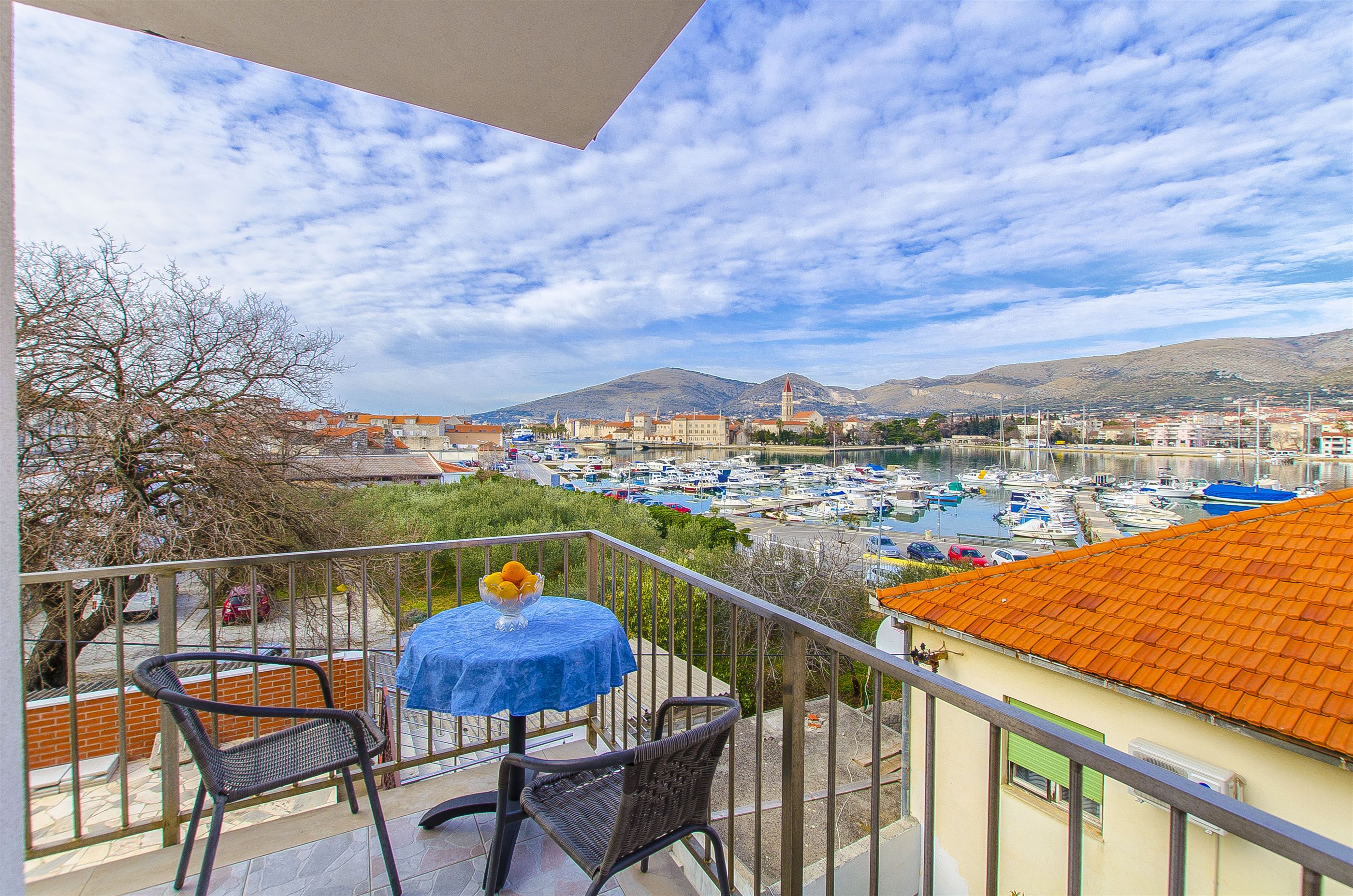 Apartments and Rooms Iva 47621-A11