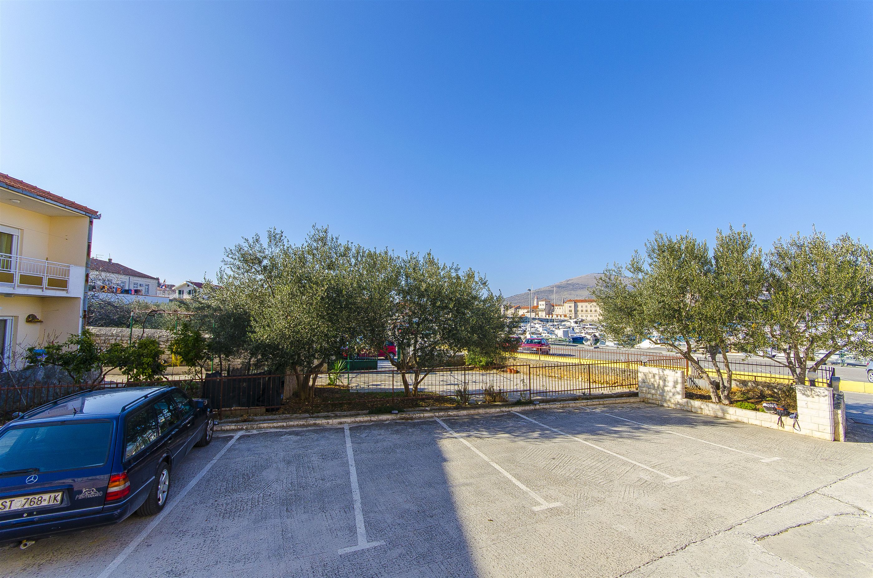 Apartments and Rooms Iva 47621-A15