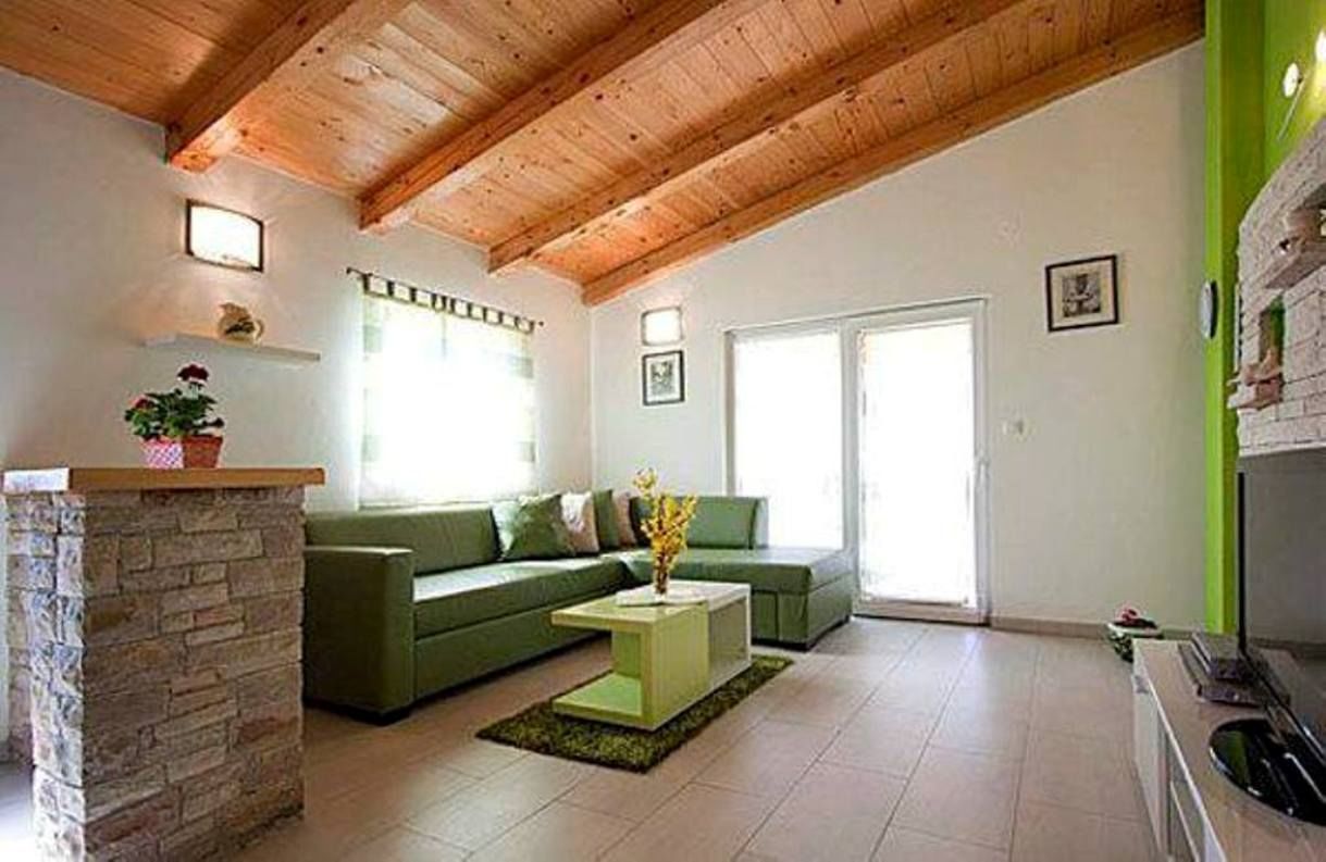 House Tri Marije 15951-K1
