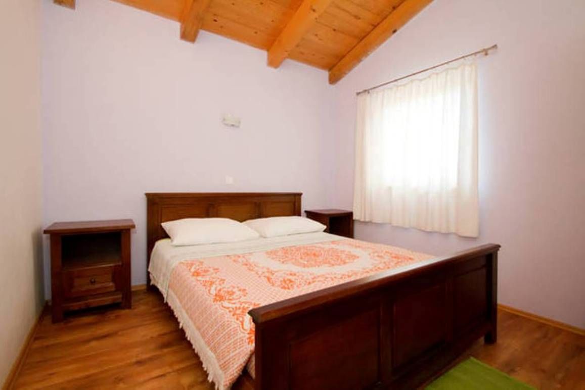 House Tri Marije 15951-K1