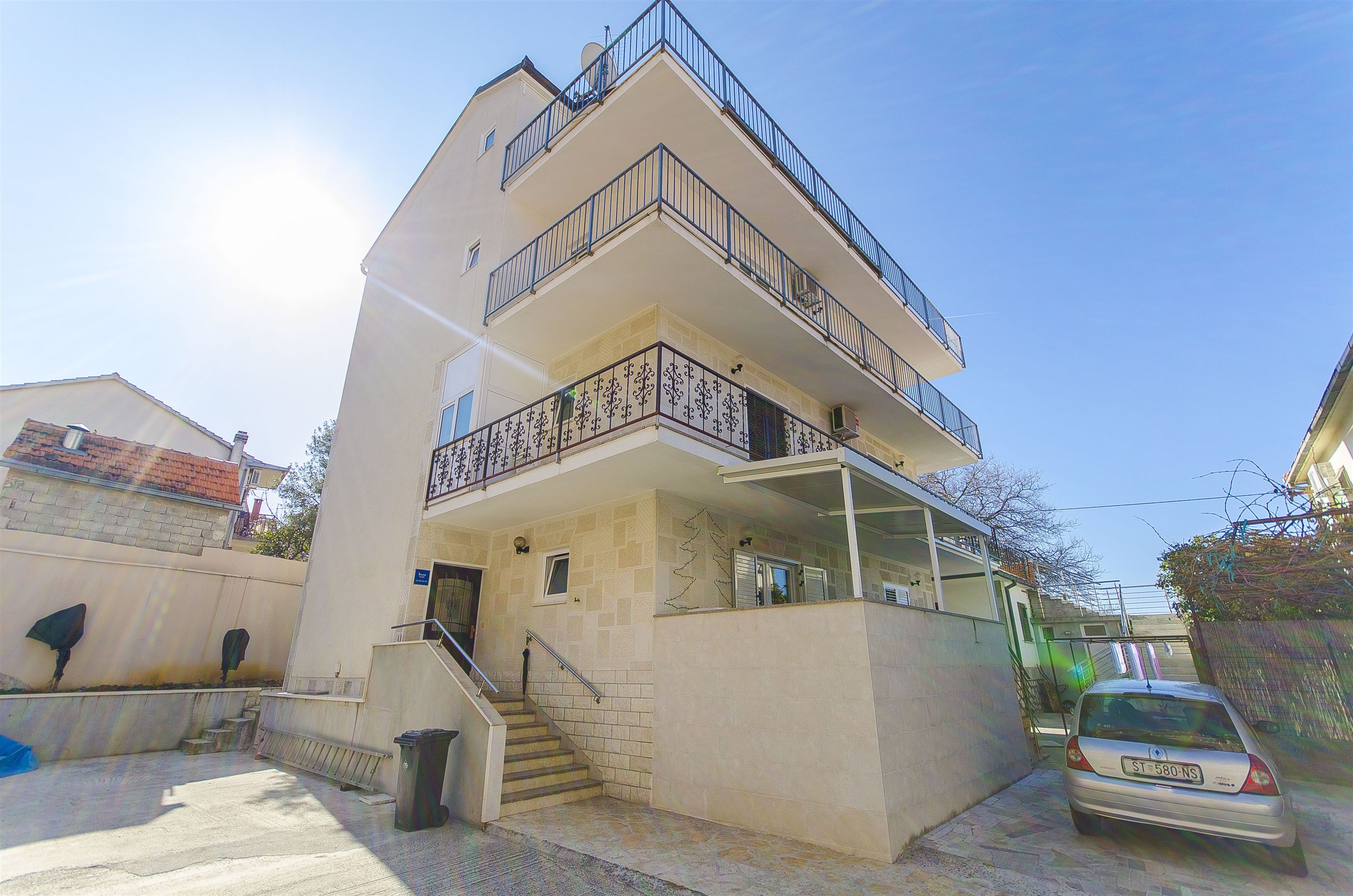 Apartments and Rooms Iva 47621-A15