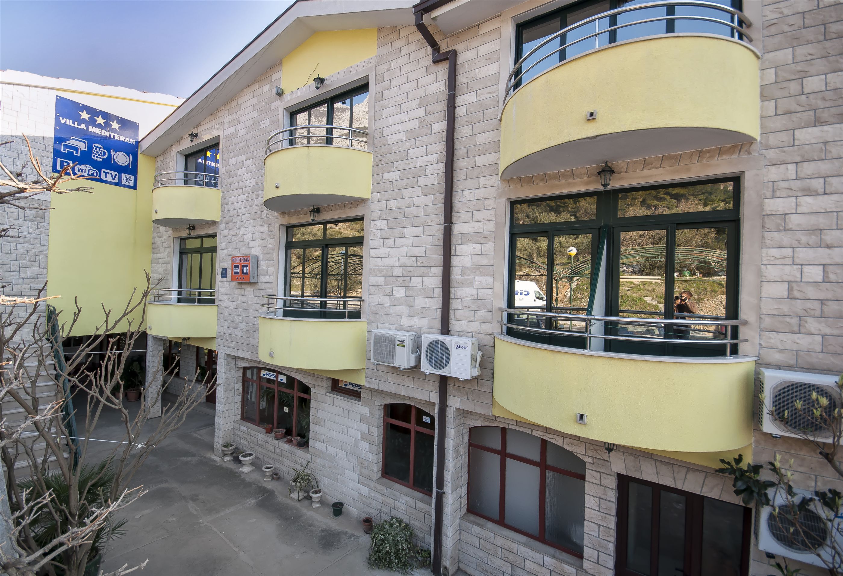 Apartment and Rooms Ivan 45191-A18