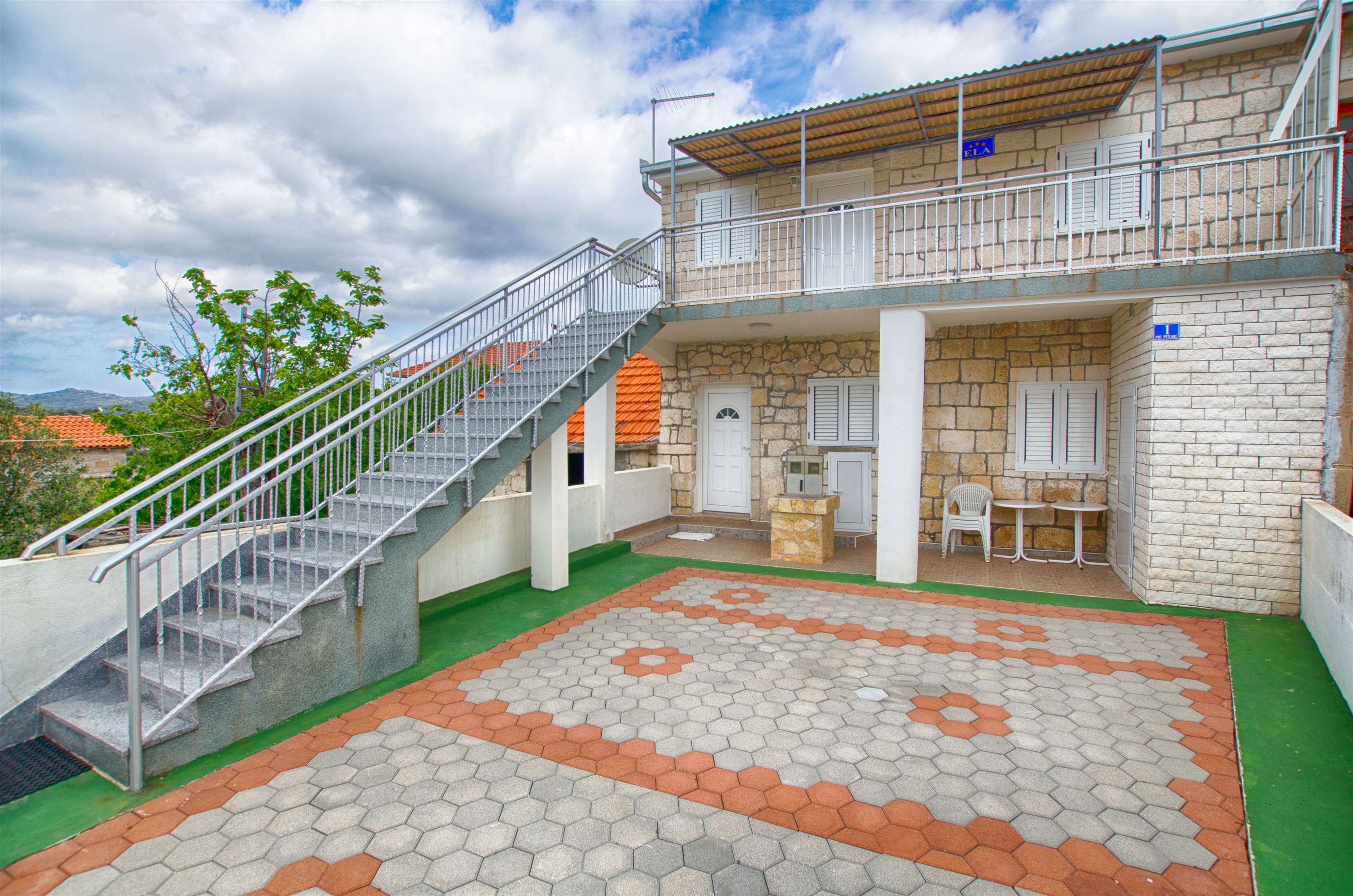 House Vinko 27132-K1