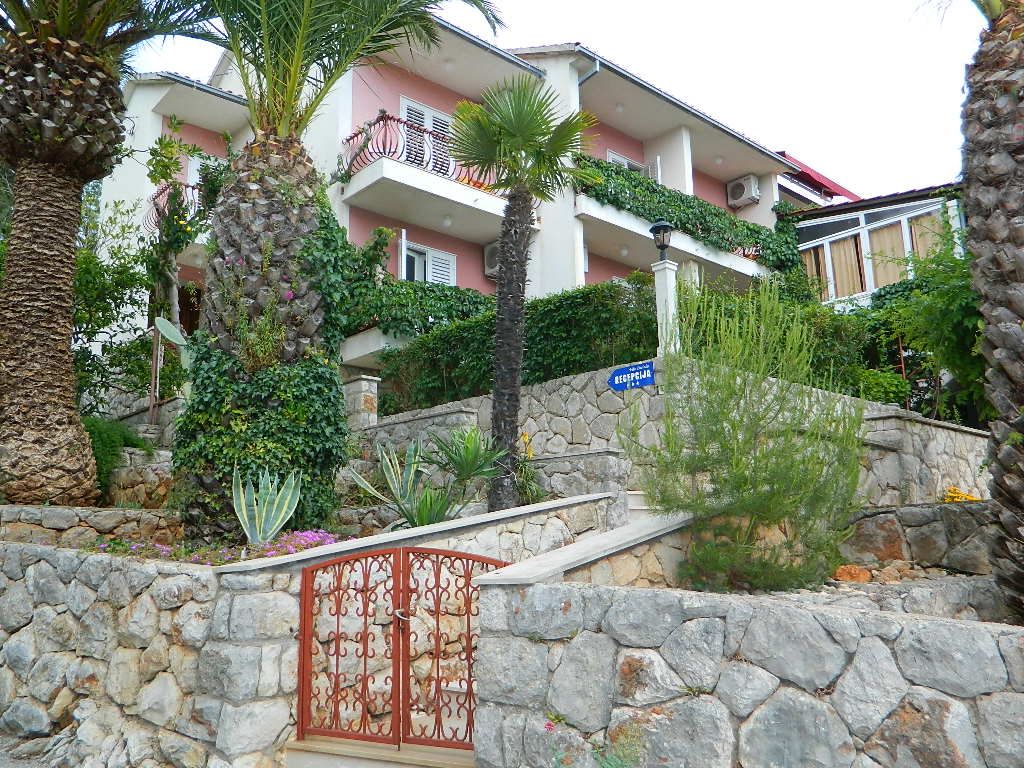 Apartments and Rooms Darinka 19271-S4