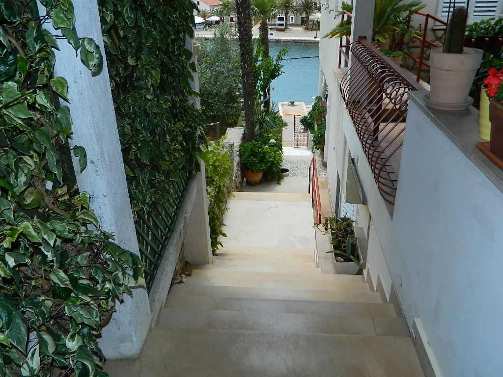 Apartments and Rooms Darinka 19271-S4