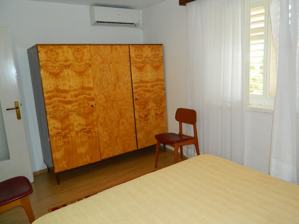 Apartment and Room Darinka 35551-S1