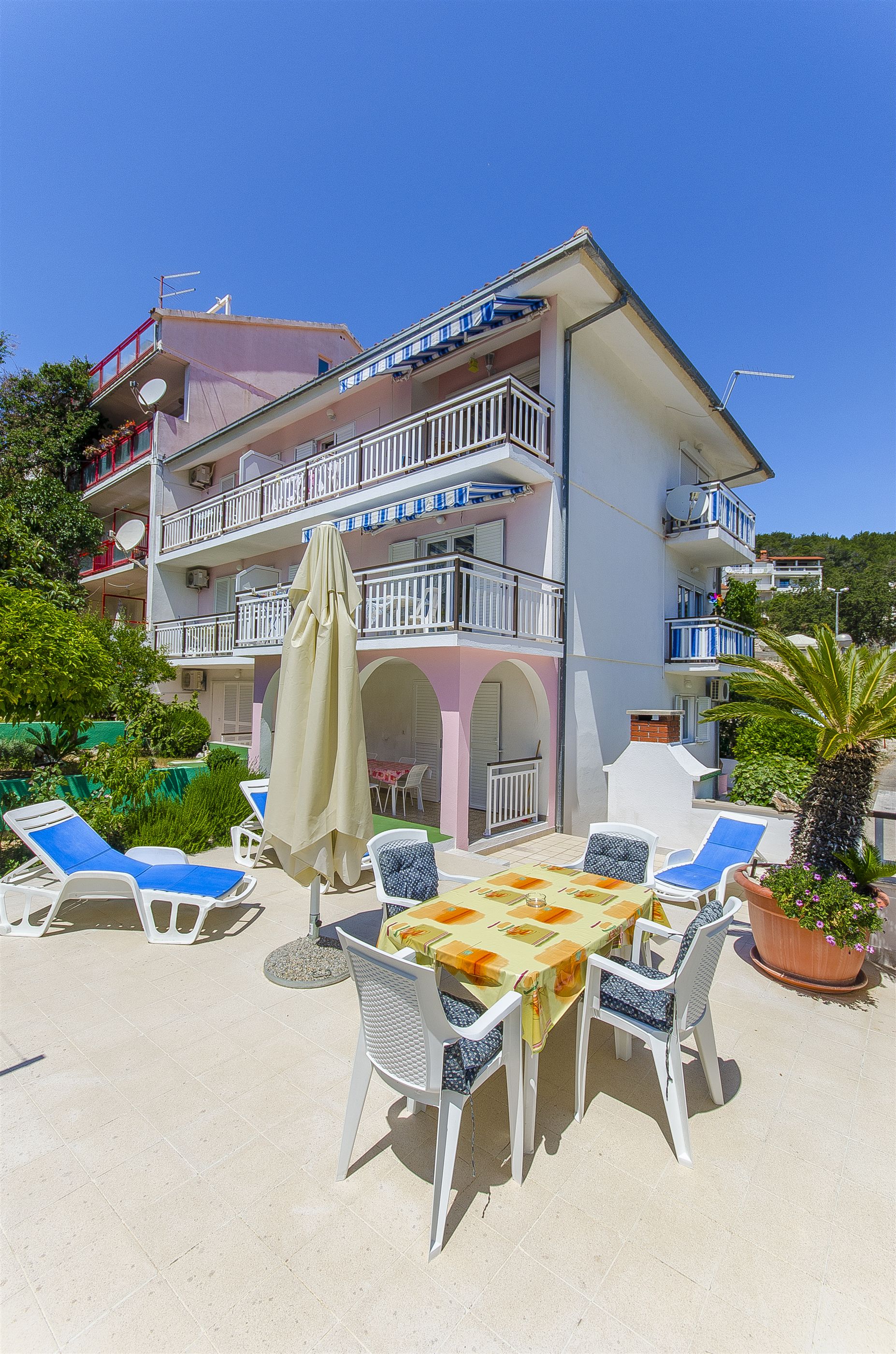 Apartments Zvonimir 40781-A1