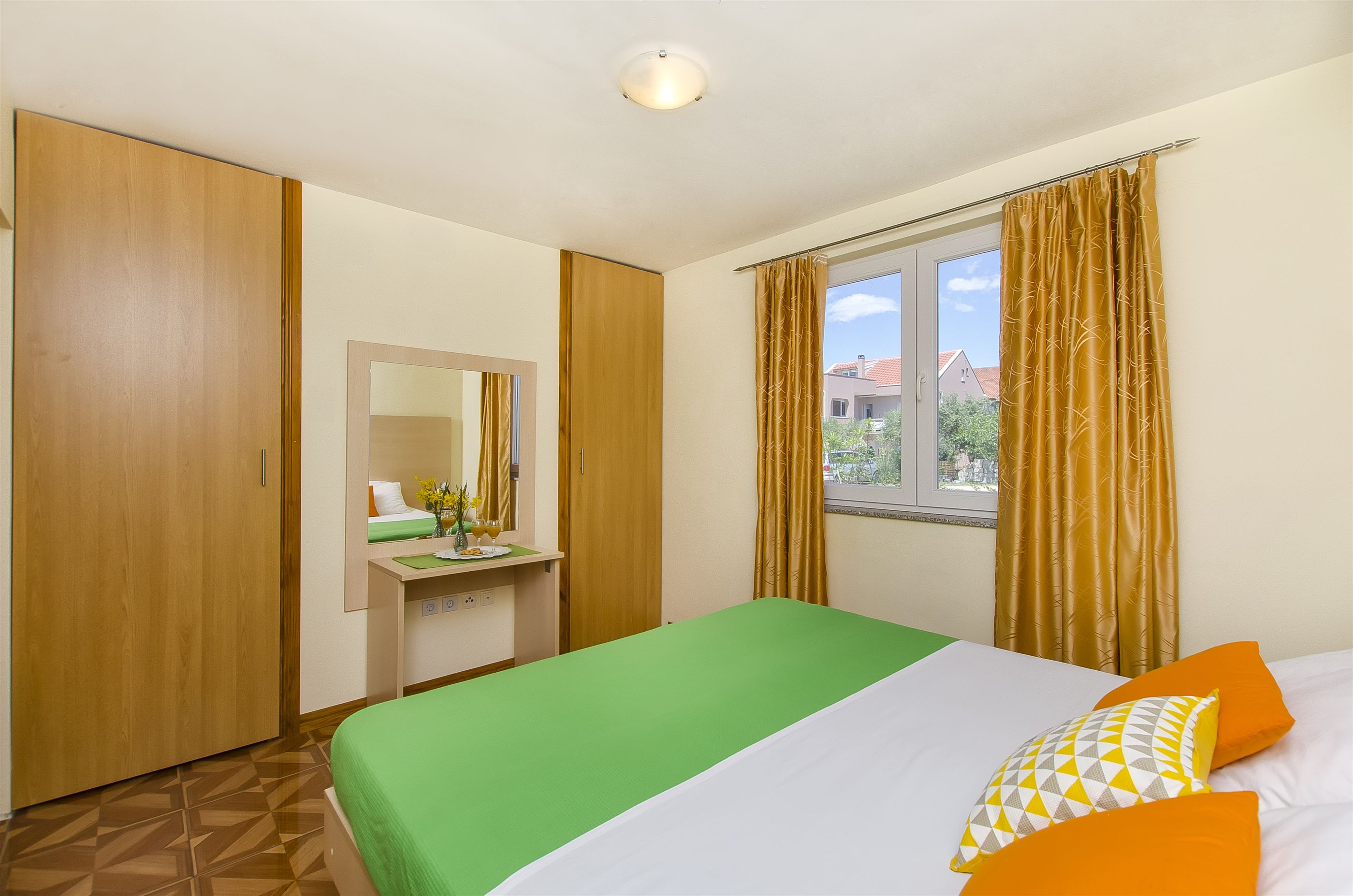 Apartments Glavan 27041-A1