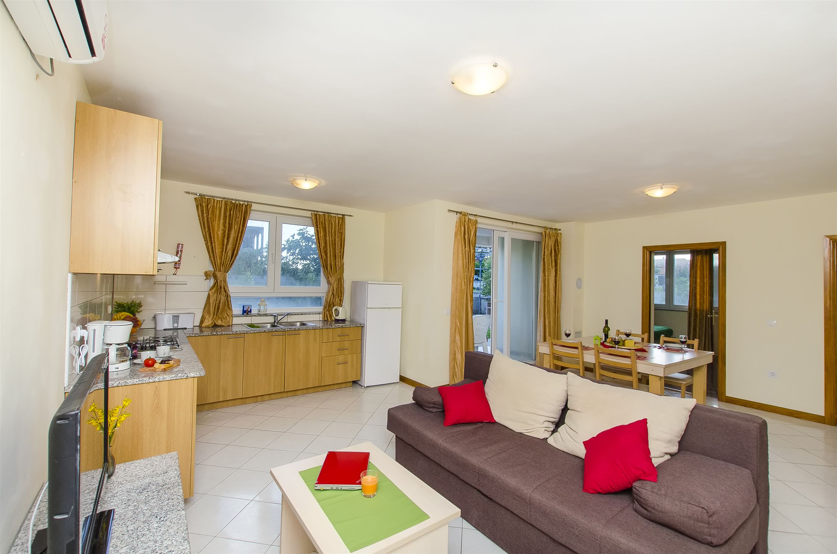 Apartments Glavan 27041-A1