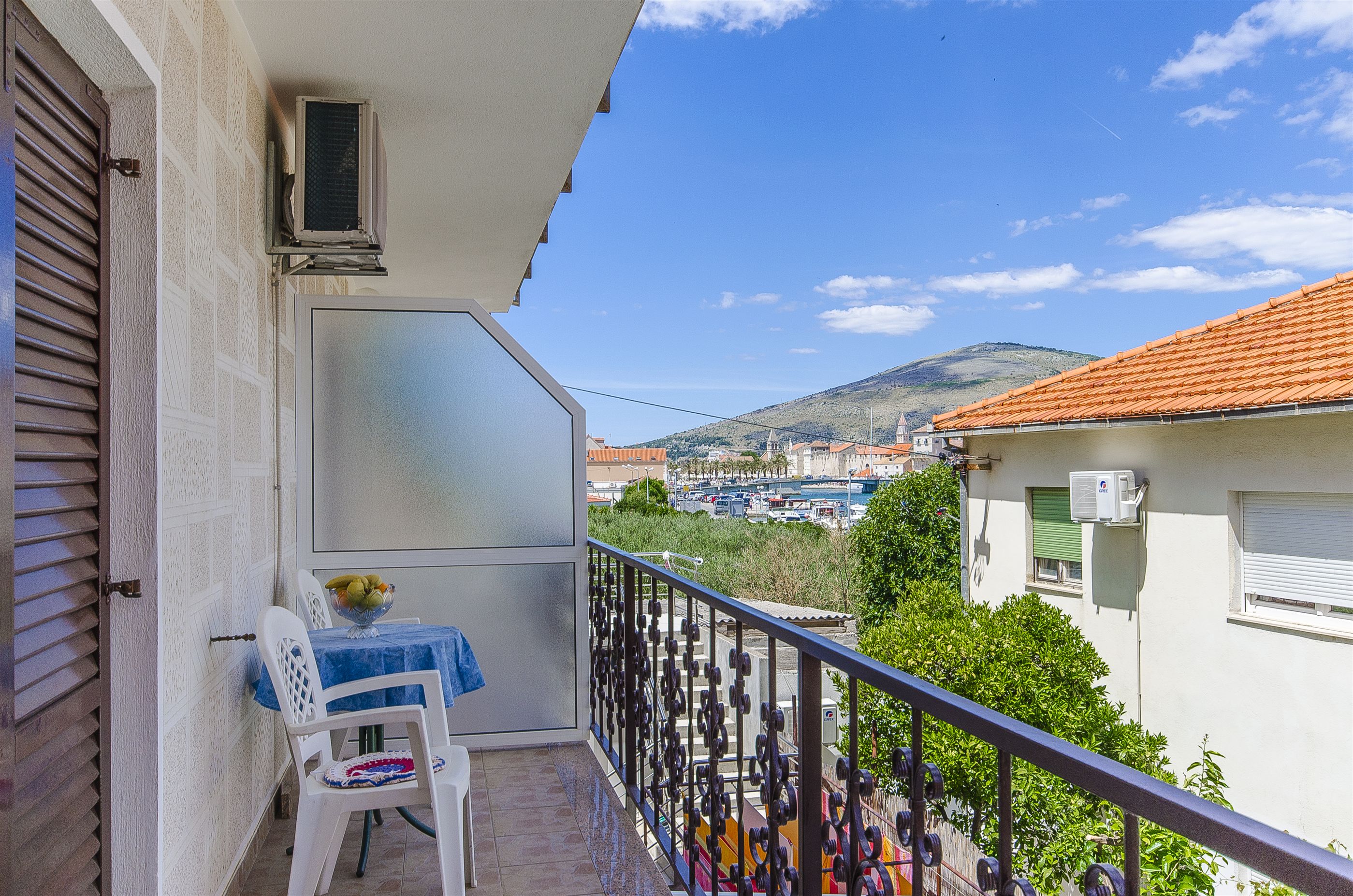 Apartments and Rooms Iva 47621-A8