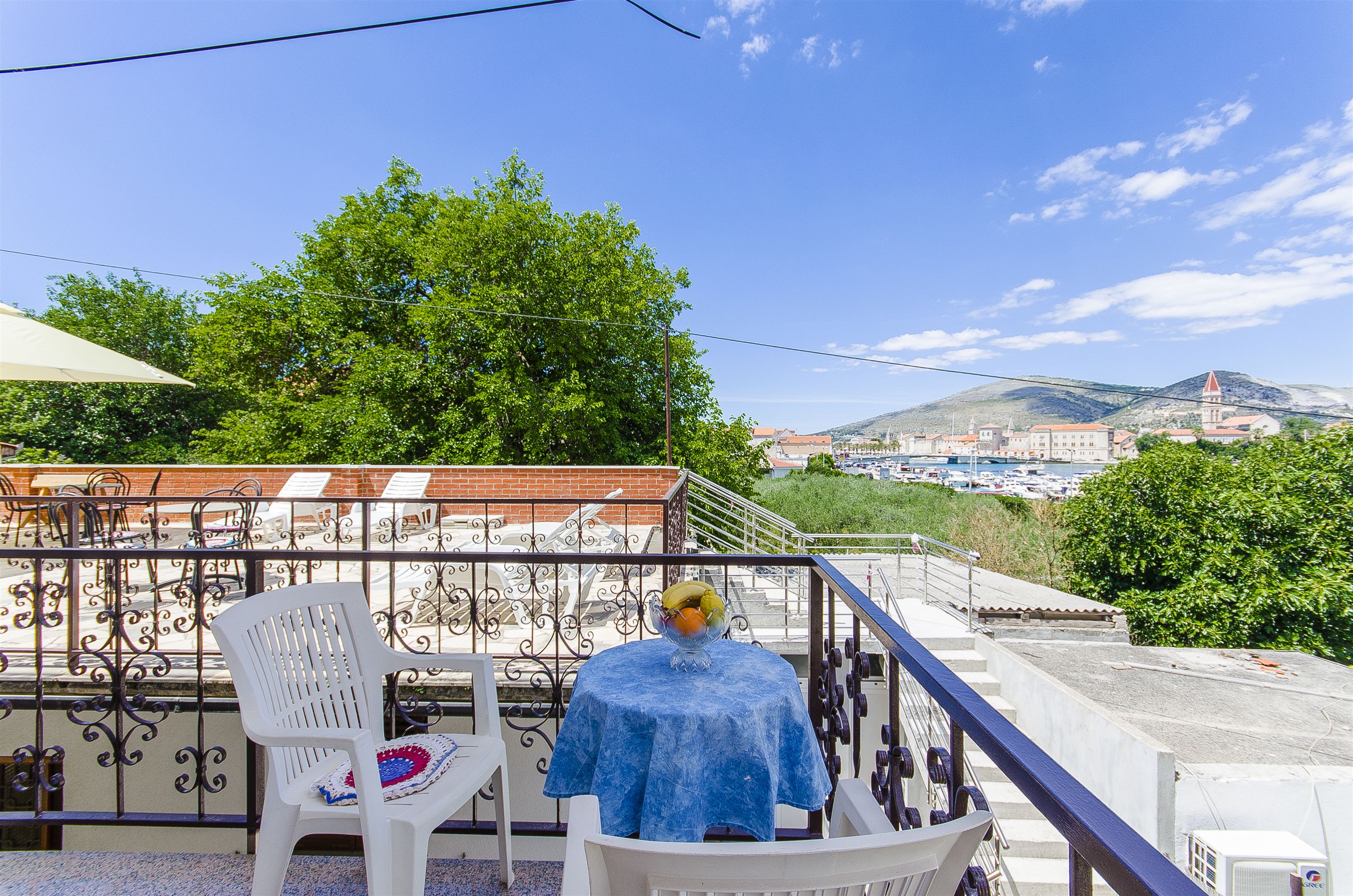 Apartments and Rooms Iva 47621-S7
