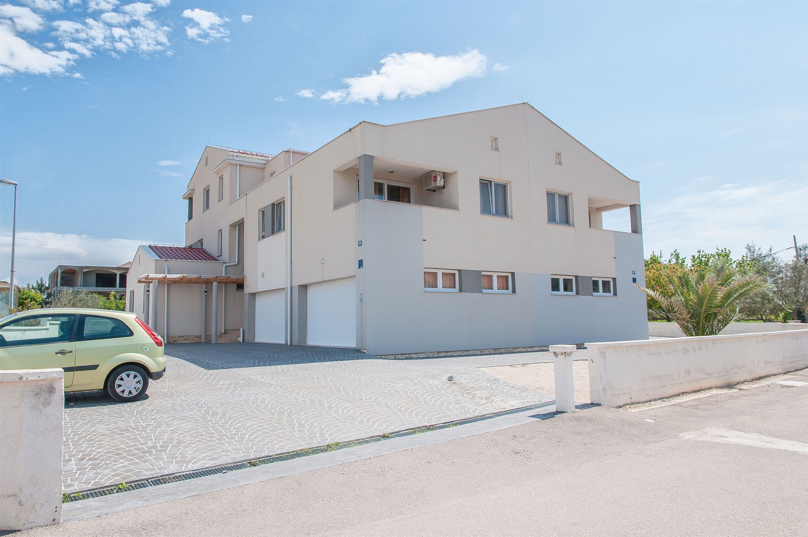 Apartments Glavan 27041-A2