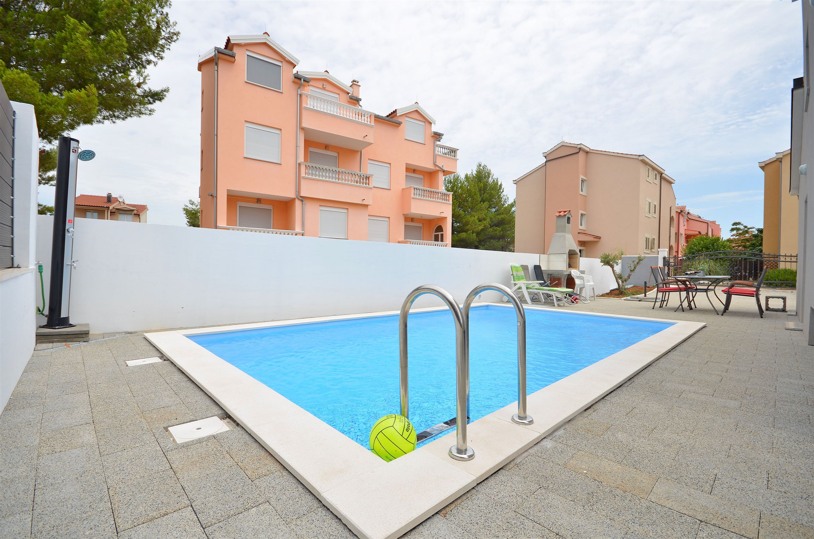 Apartment Lily with pool Srima 37561-A1
