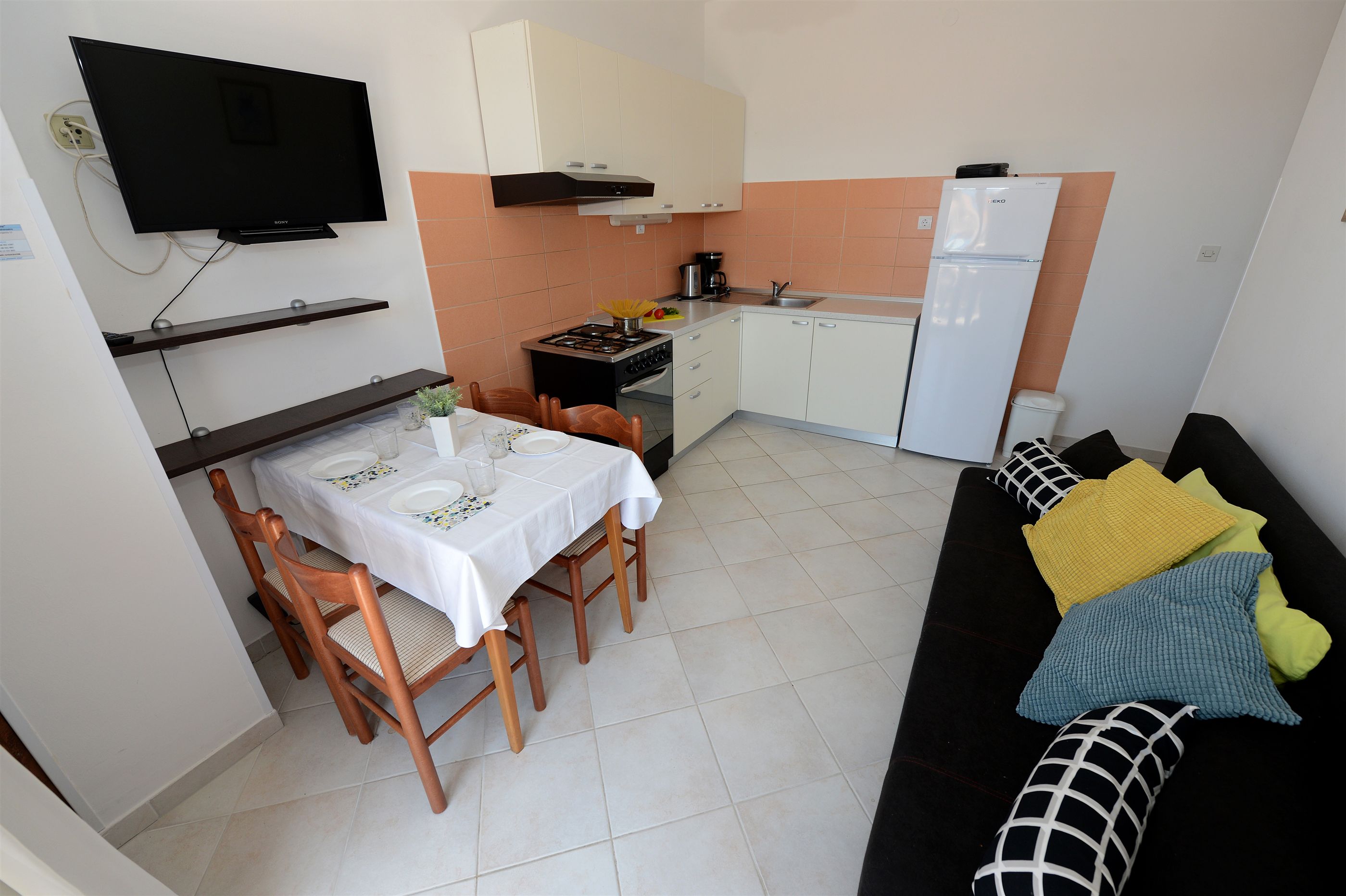 Apartments Anđelko 22491-A2