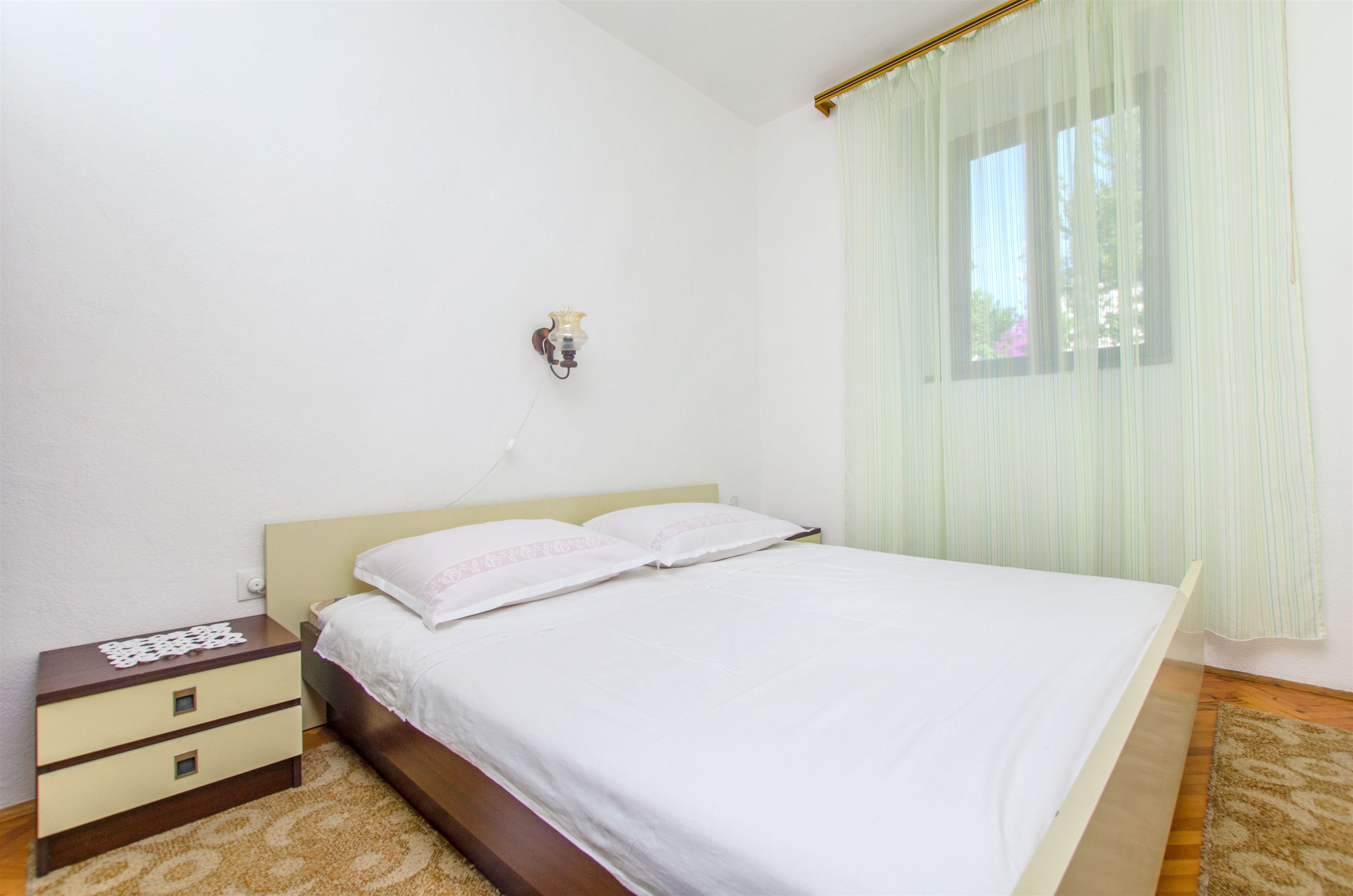Apartments Jerka 44201-A1