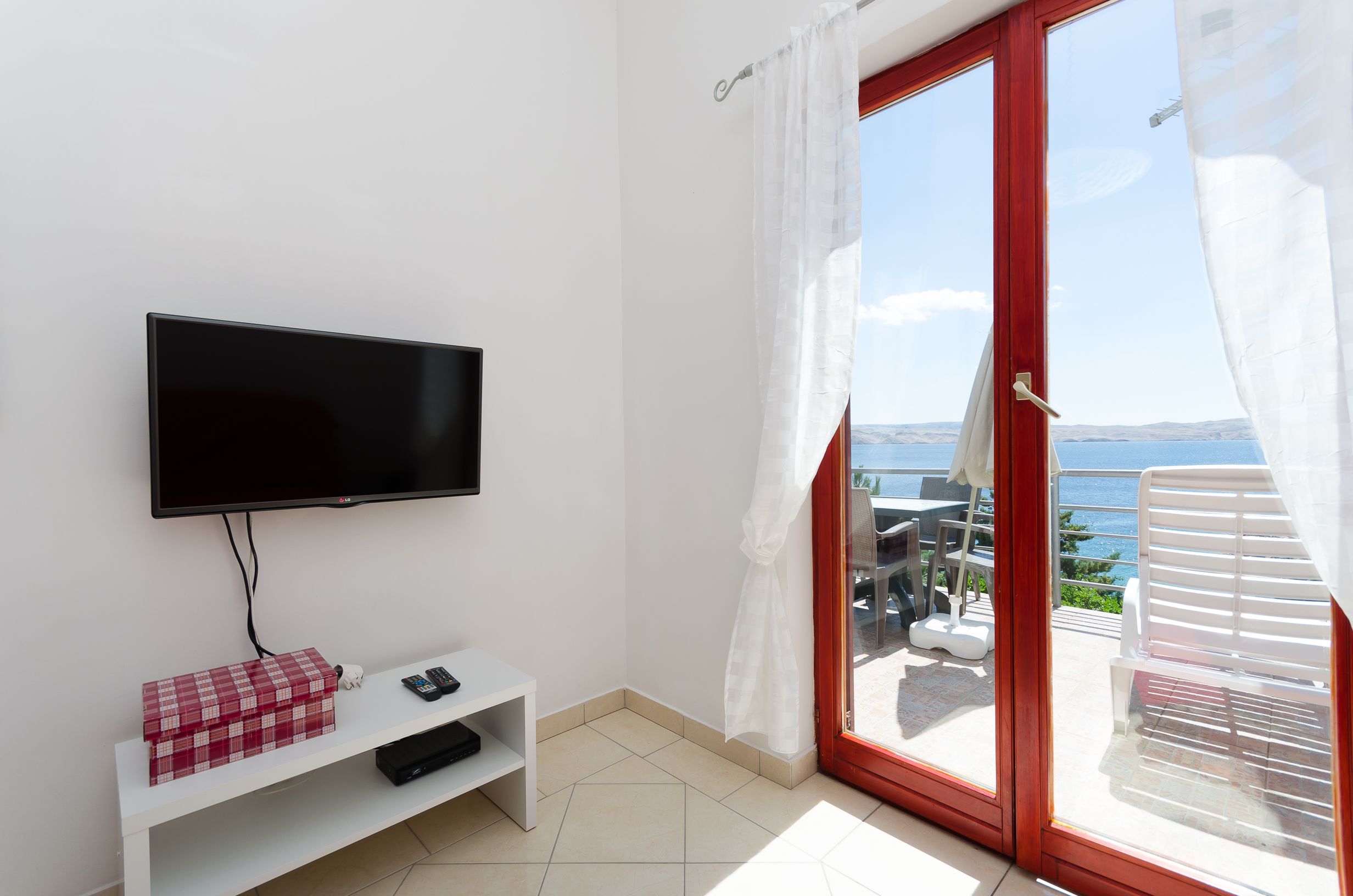 Apartments Mladen 61131-A1