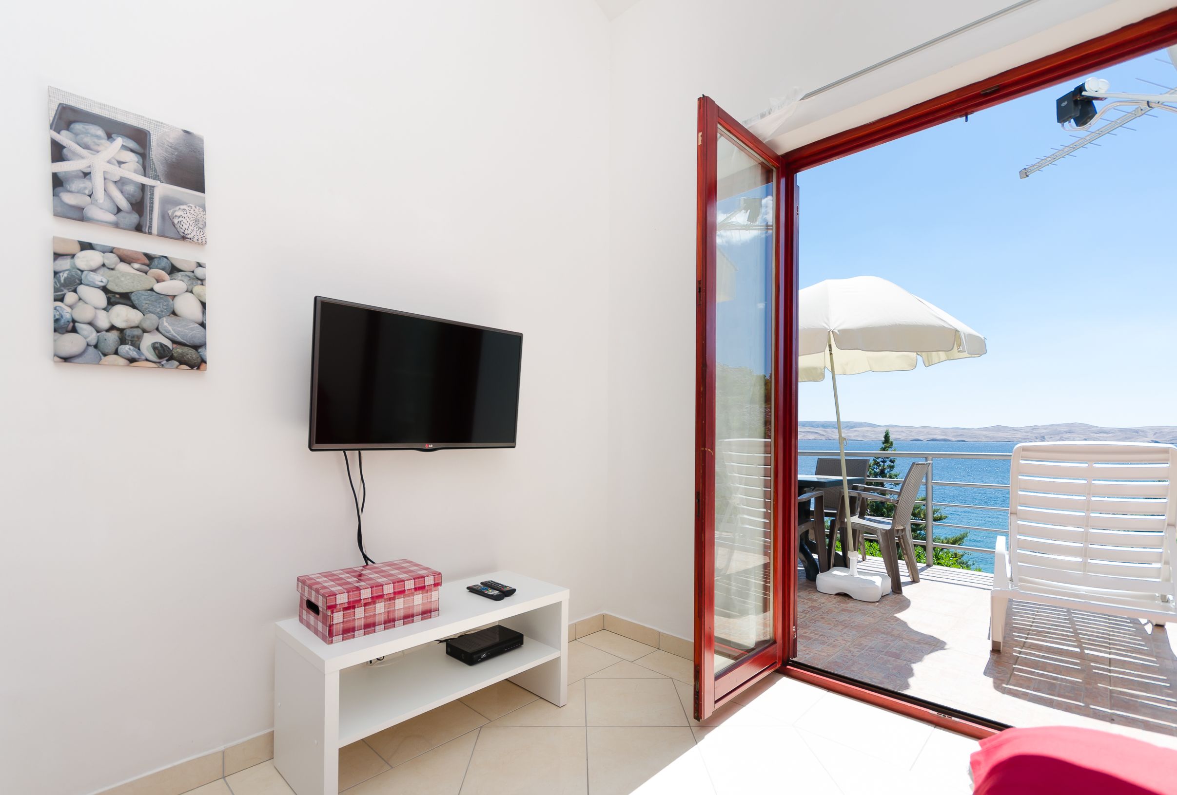 Apartments Mladen 61131-A1