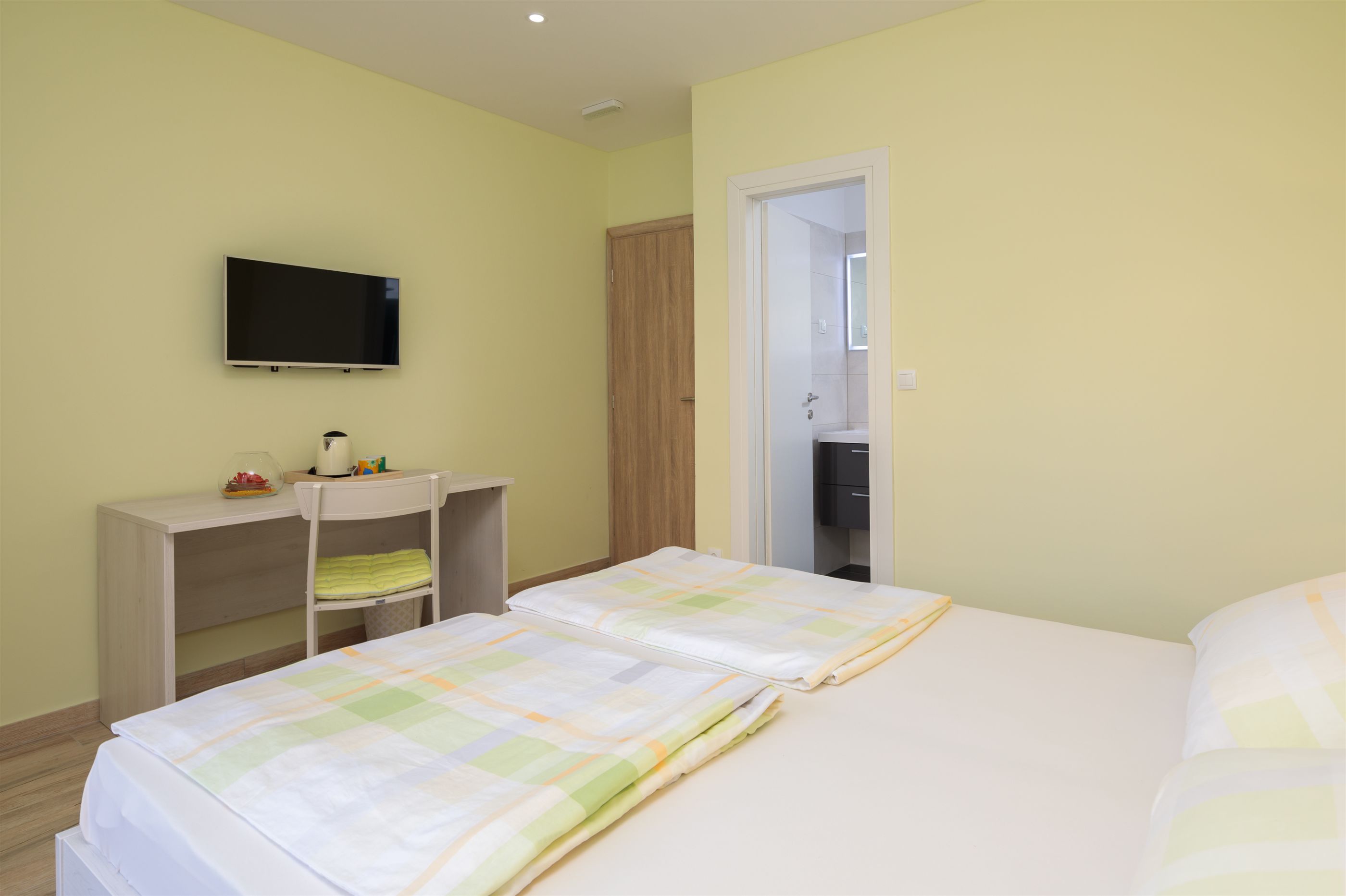 Apartments and Room Alen 39481-S3