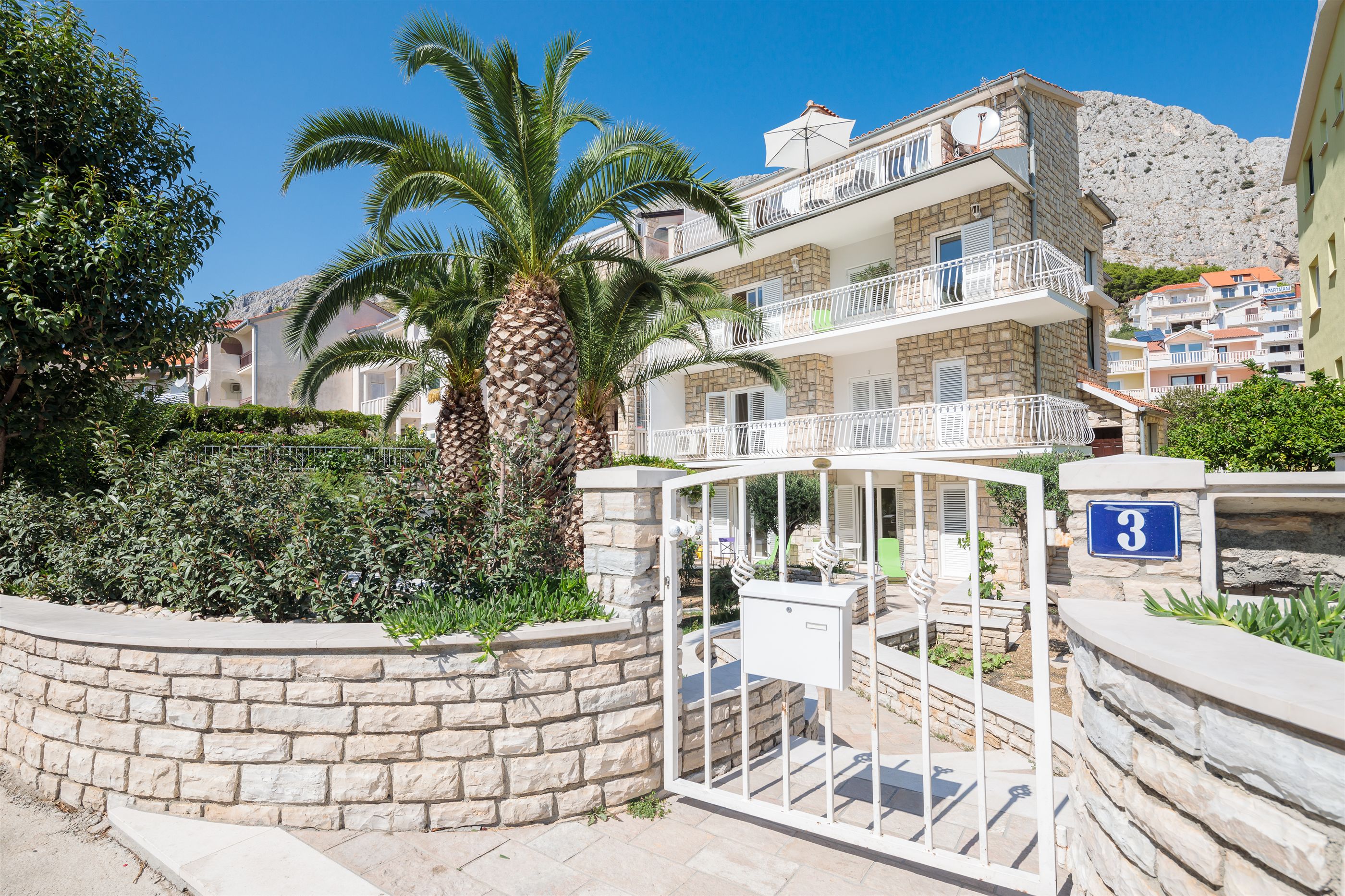 Apartments and Room Alen 39481-A1