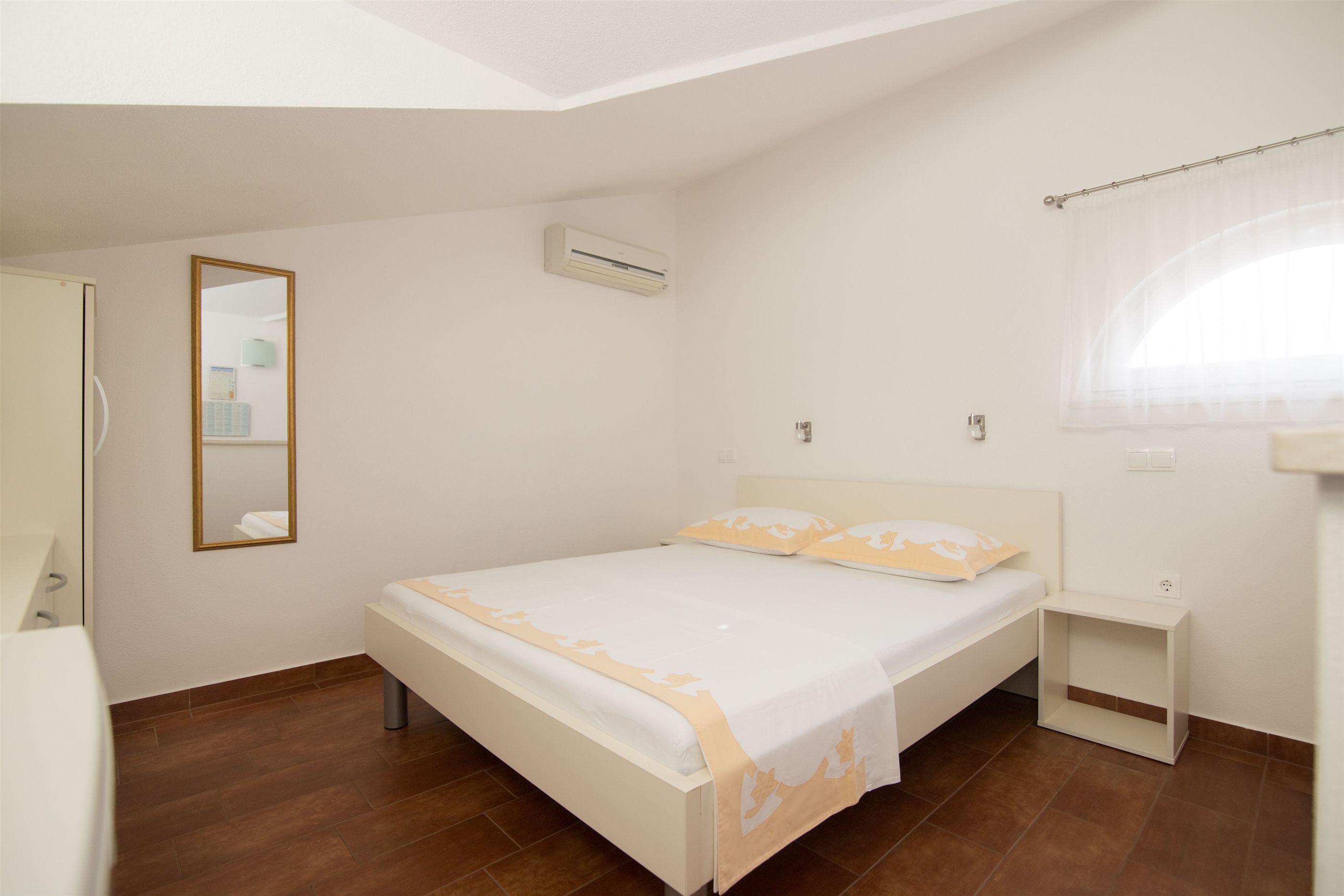 Apartments and Room Maestral 47221-S1
