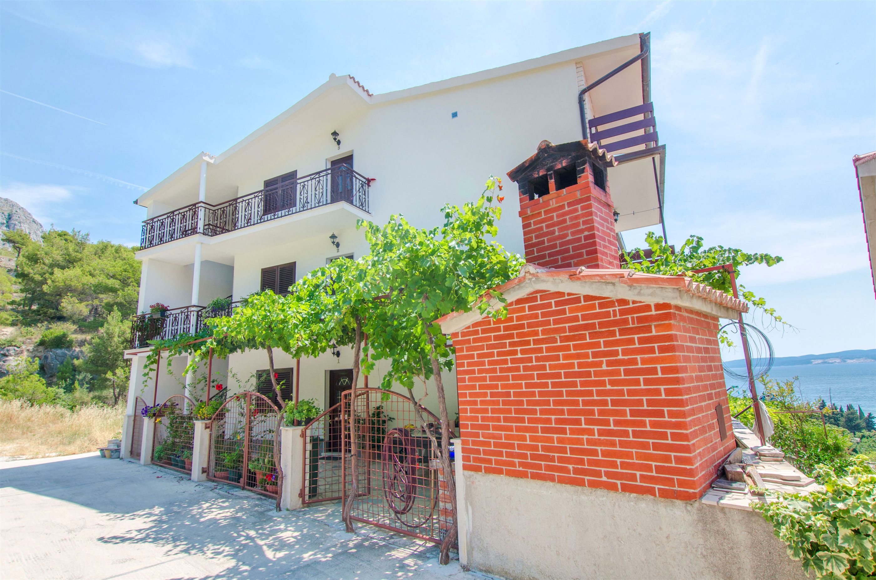 Apartments Mladen 12941-A1