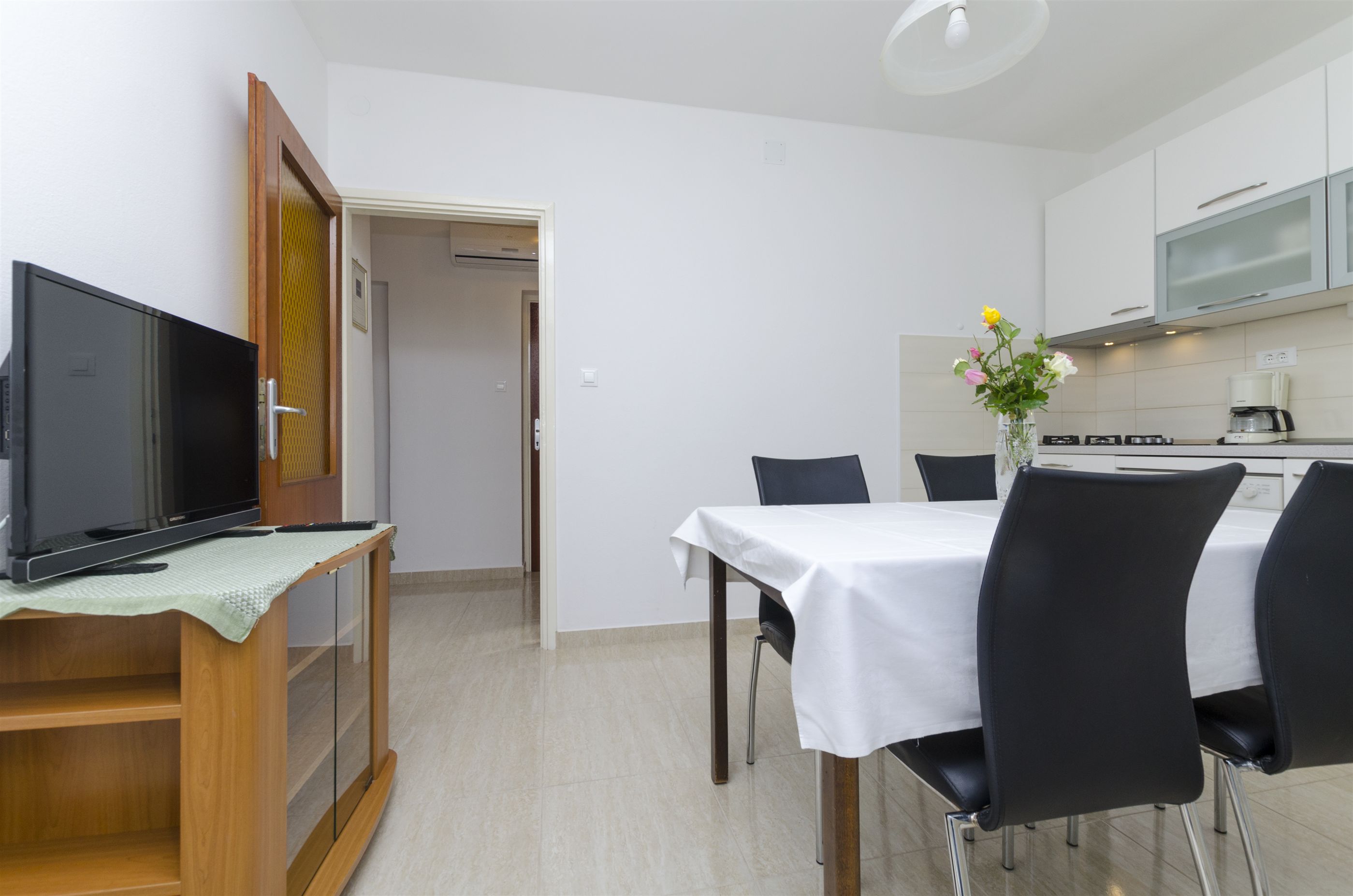 Apartments Karmela 40278-A2