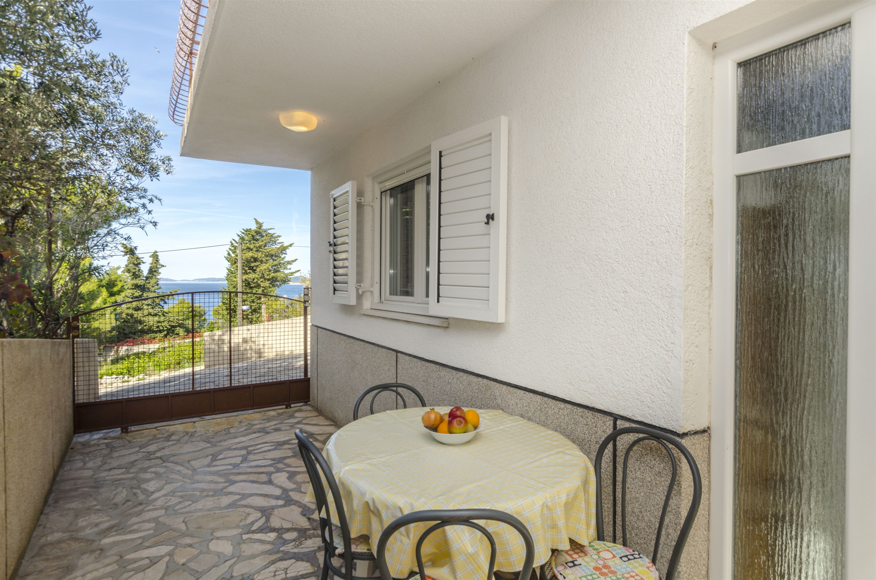 Apartments Karmela 40278-A1