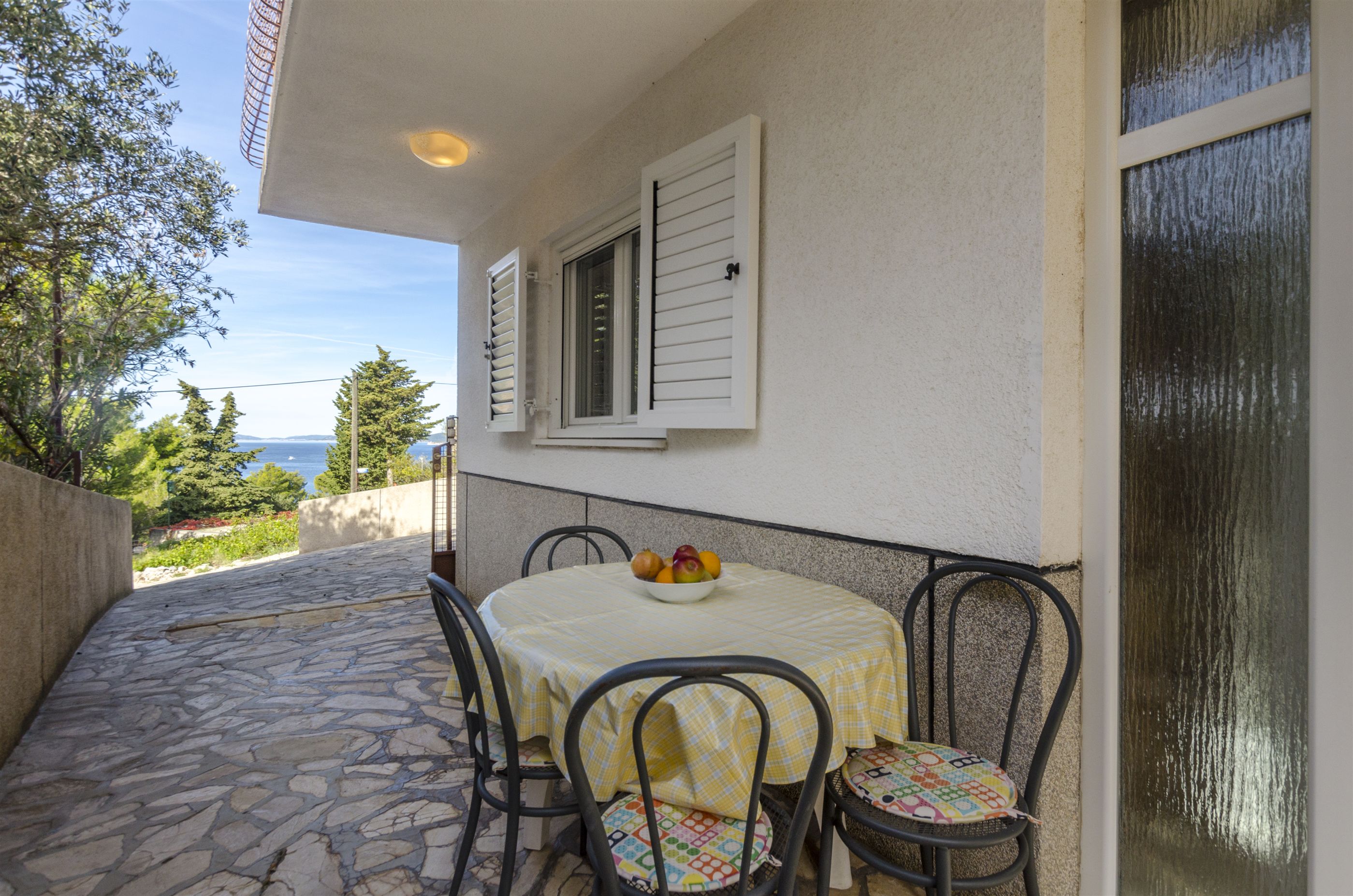 Apartments Karmela 40278-A1