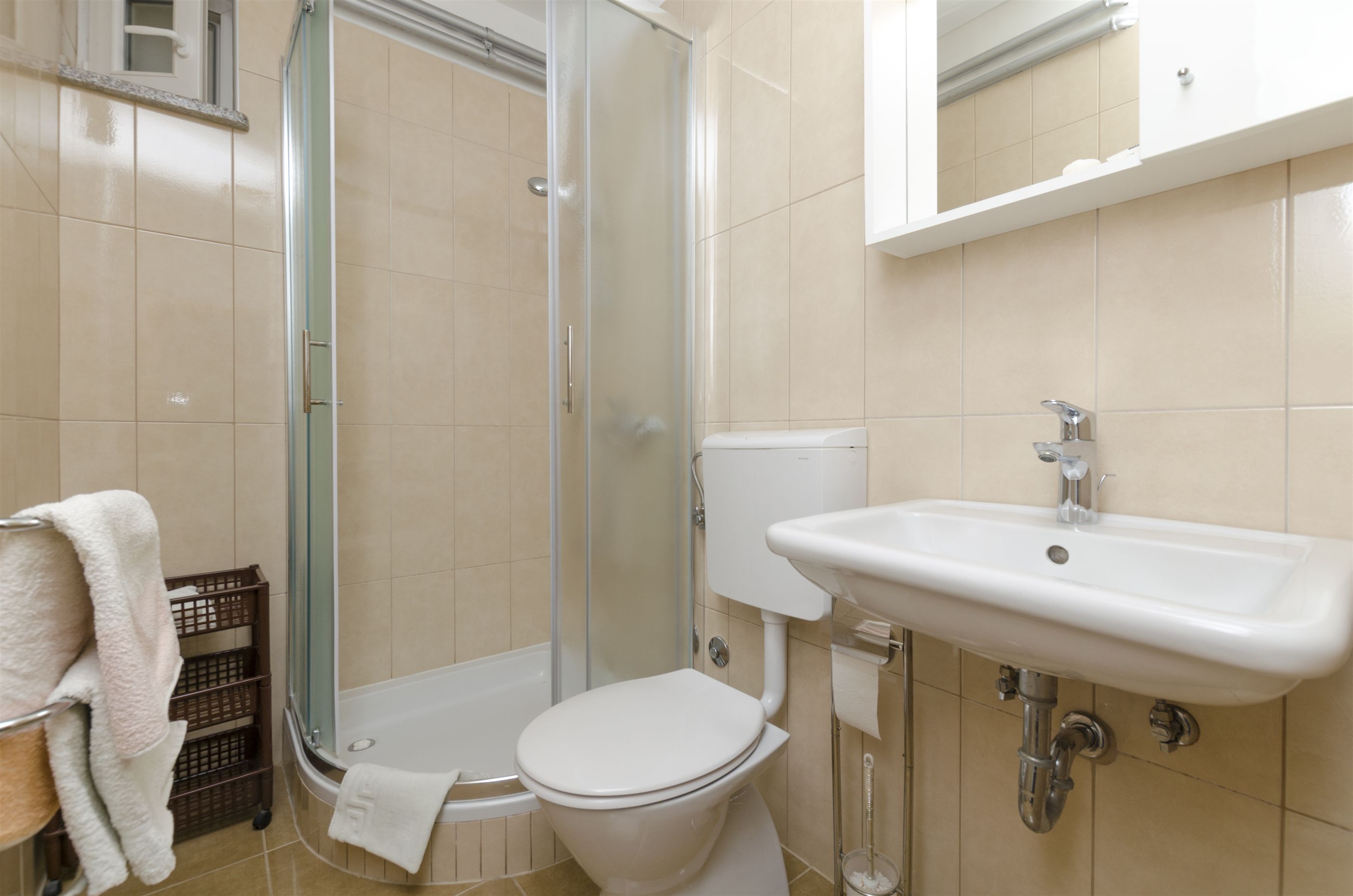 Apartments Karmela 40278-A1